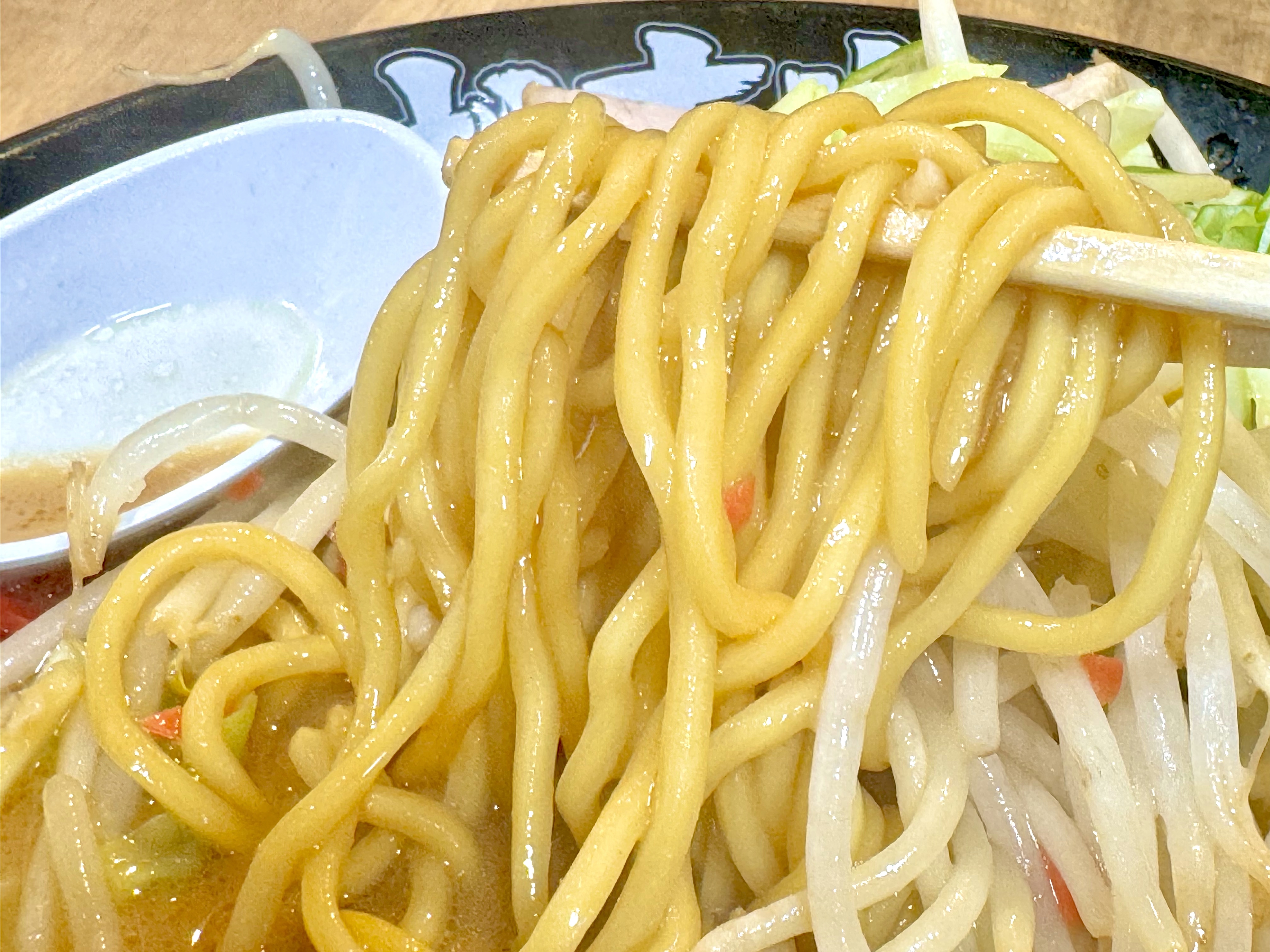 豪麺の中太麺