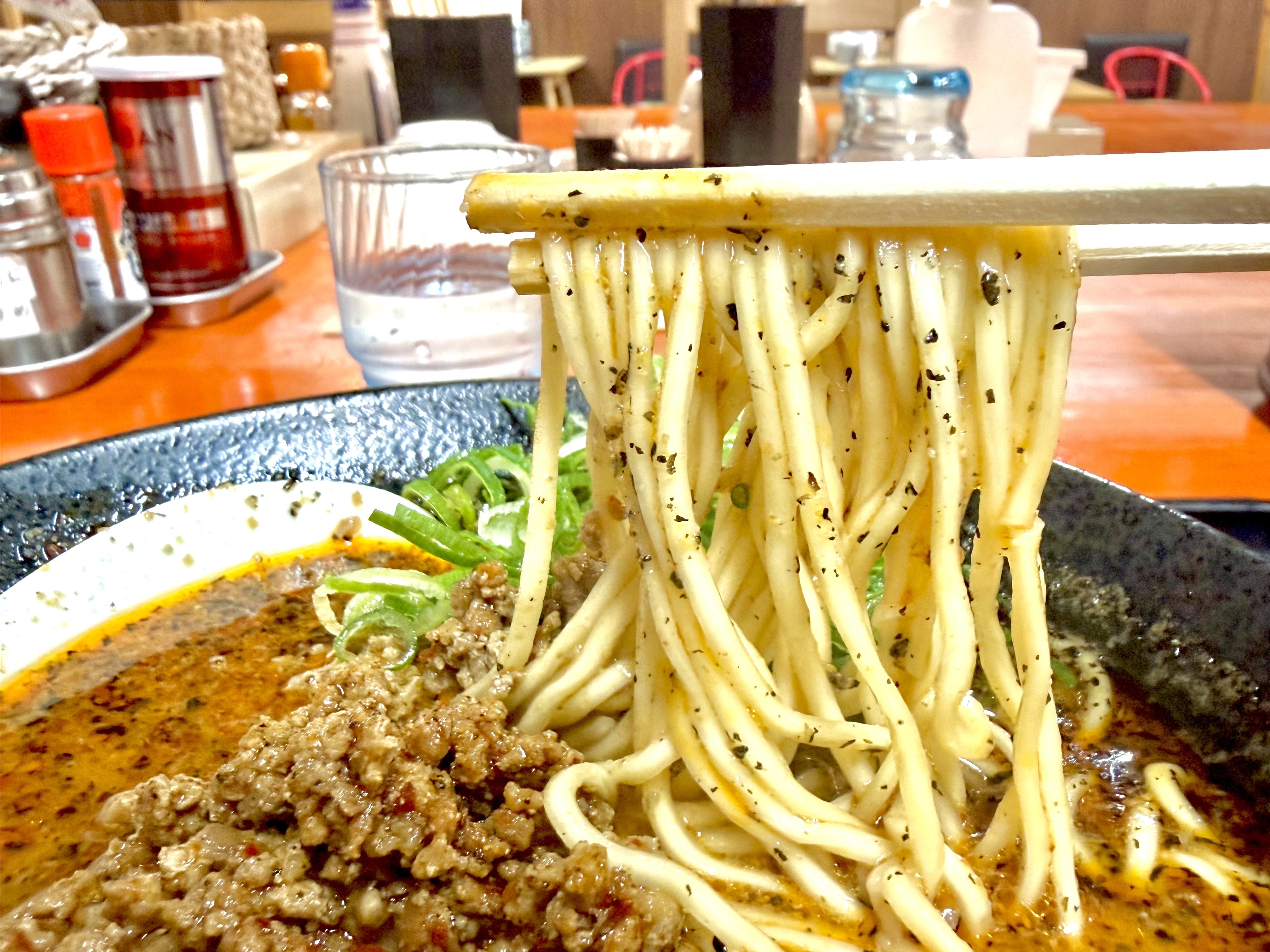 中細のストレート麺