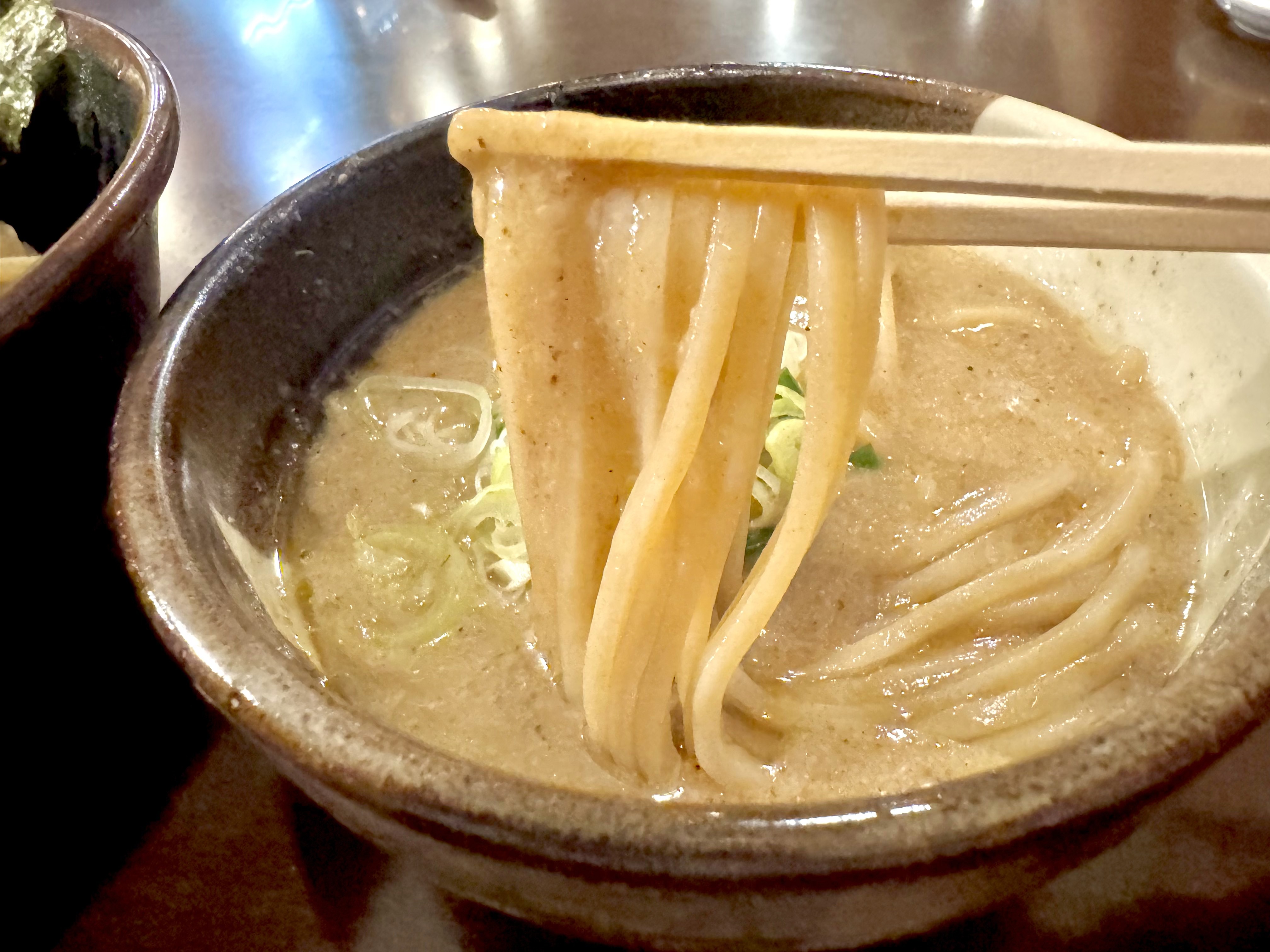 滑らかで美味い鶏白湯つけ汁