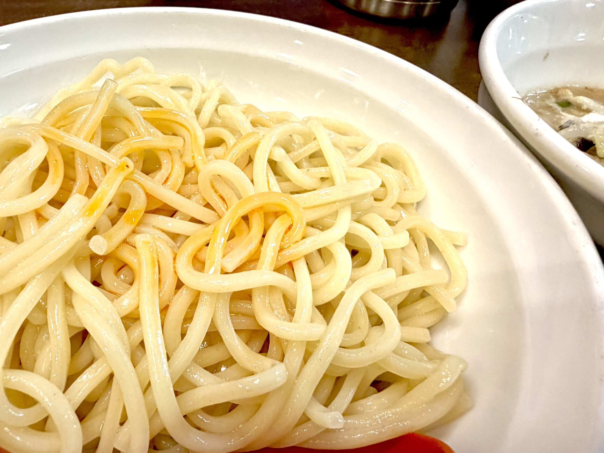 ラー油がかかった麺
