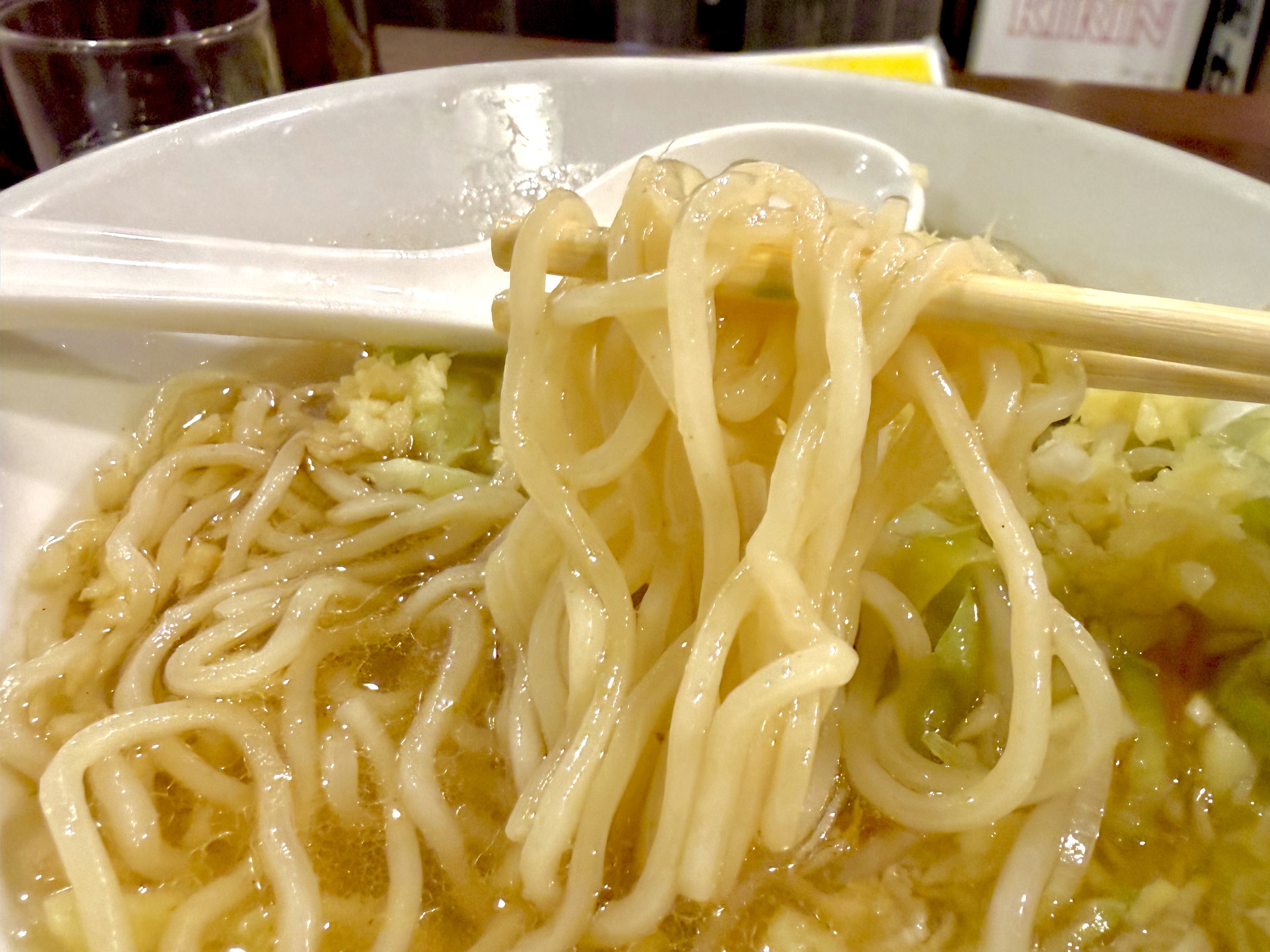 生姜ラーメンの中細麺