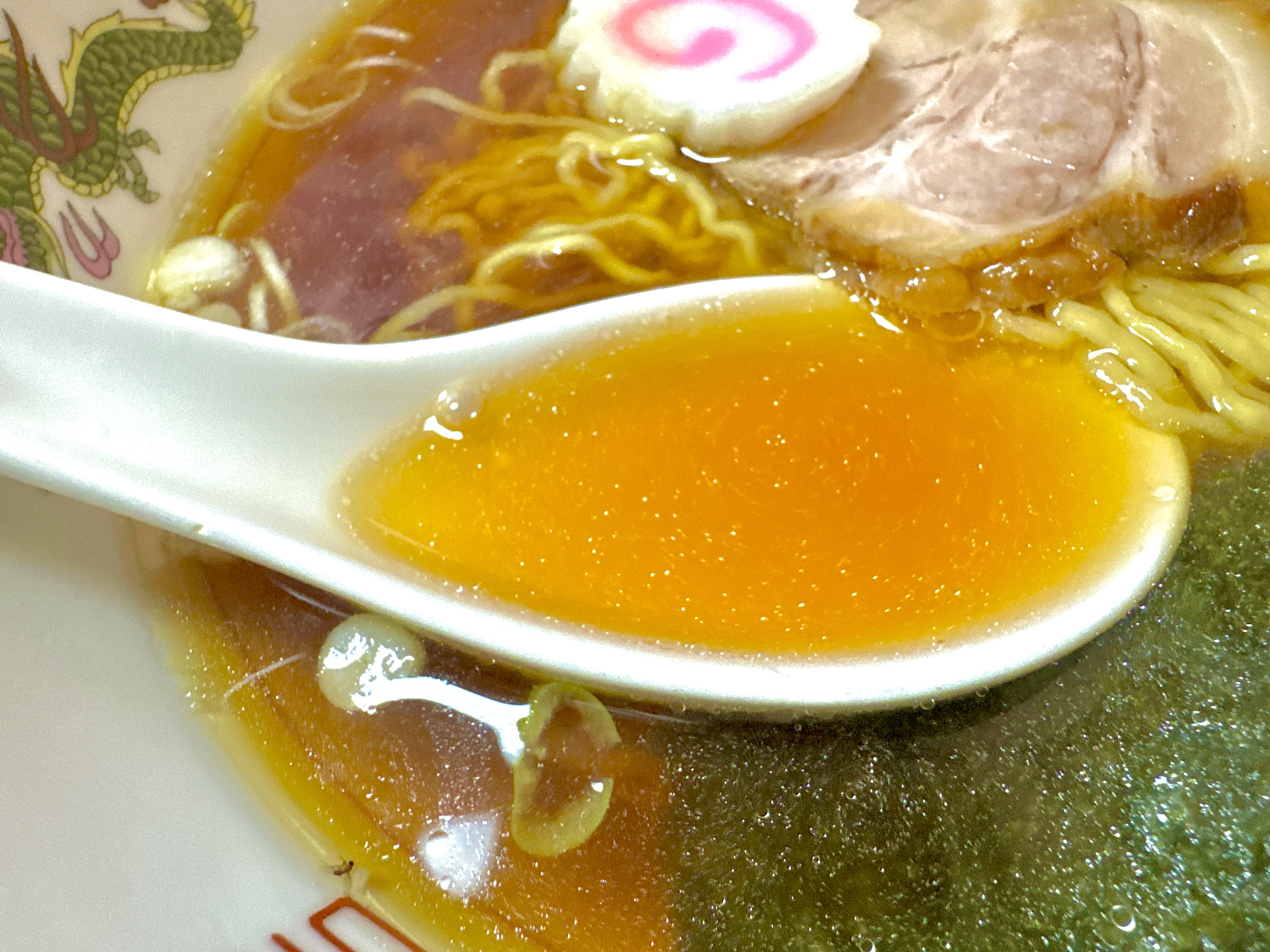 ラーメンスープの味わいはスッキリ美味い