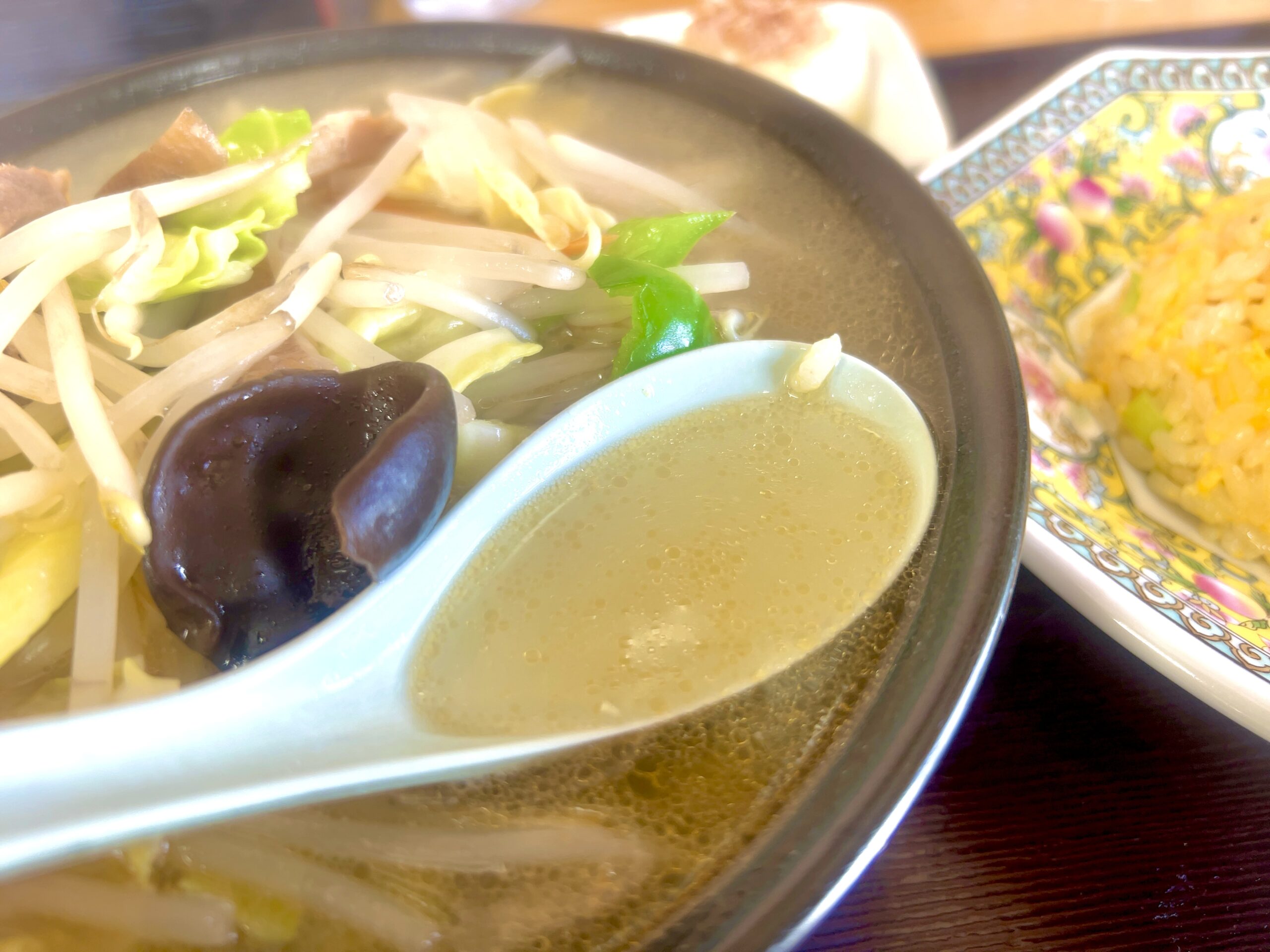 鶏ガラ・野菜が効いたスープ