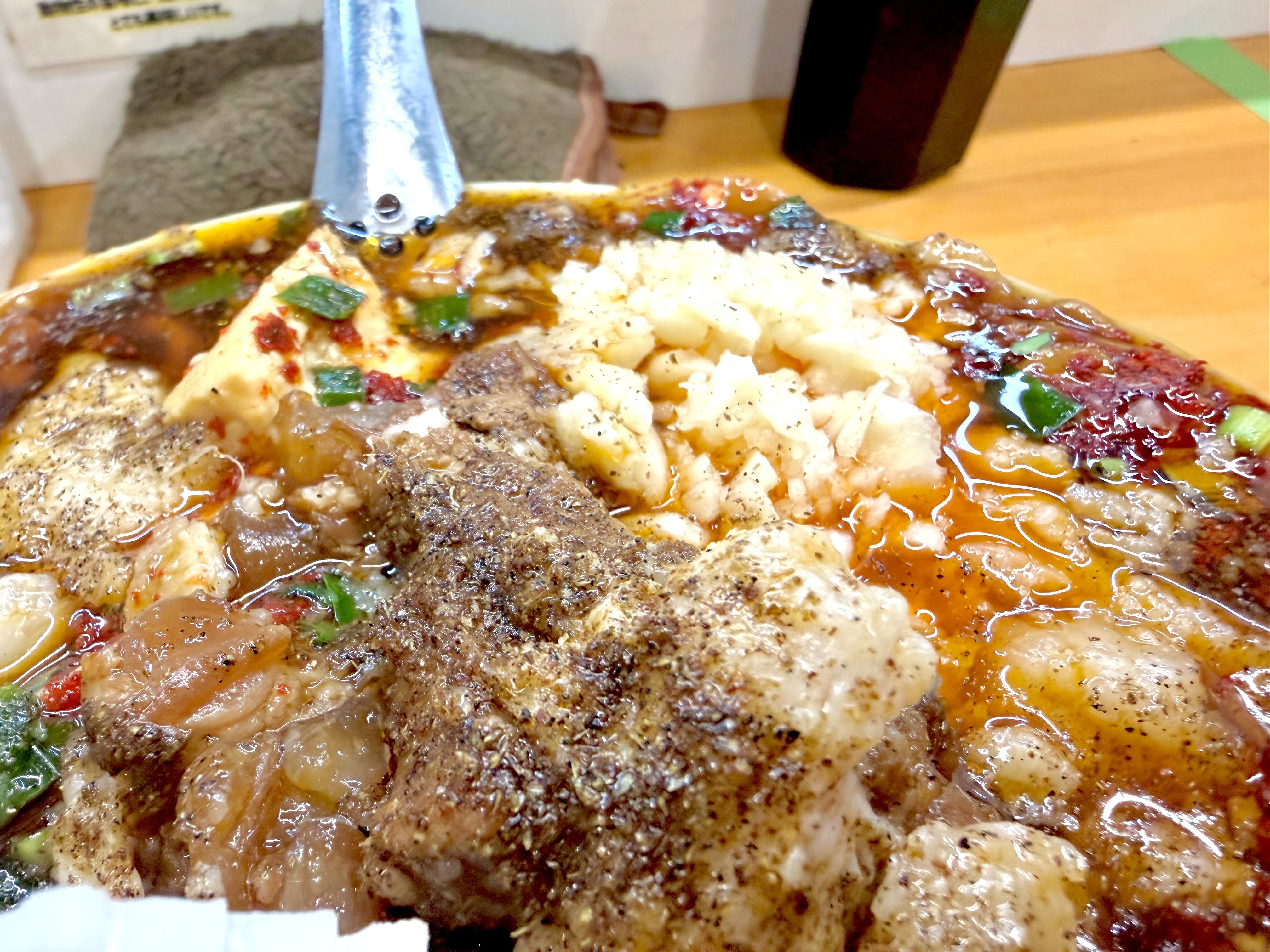 ニンニクも入ってインパクト抜群