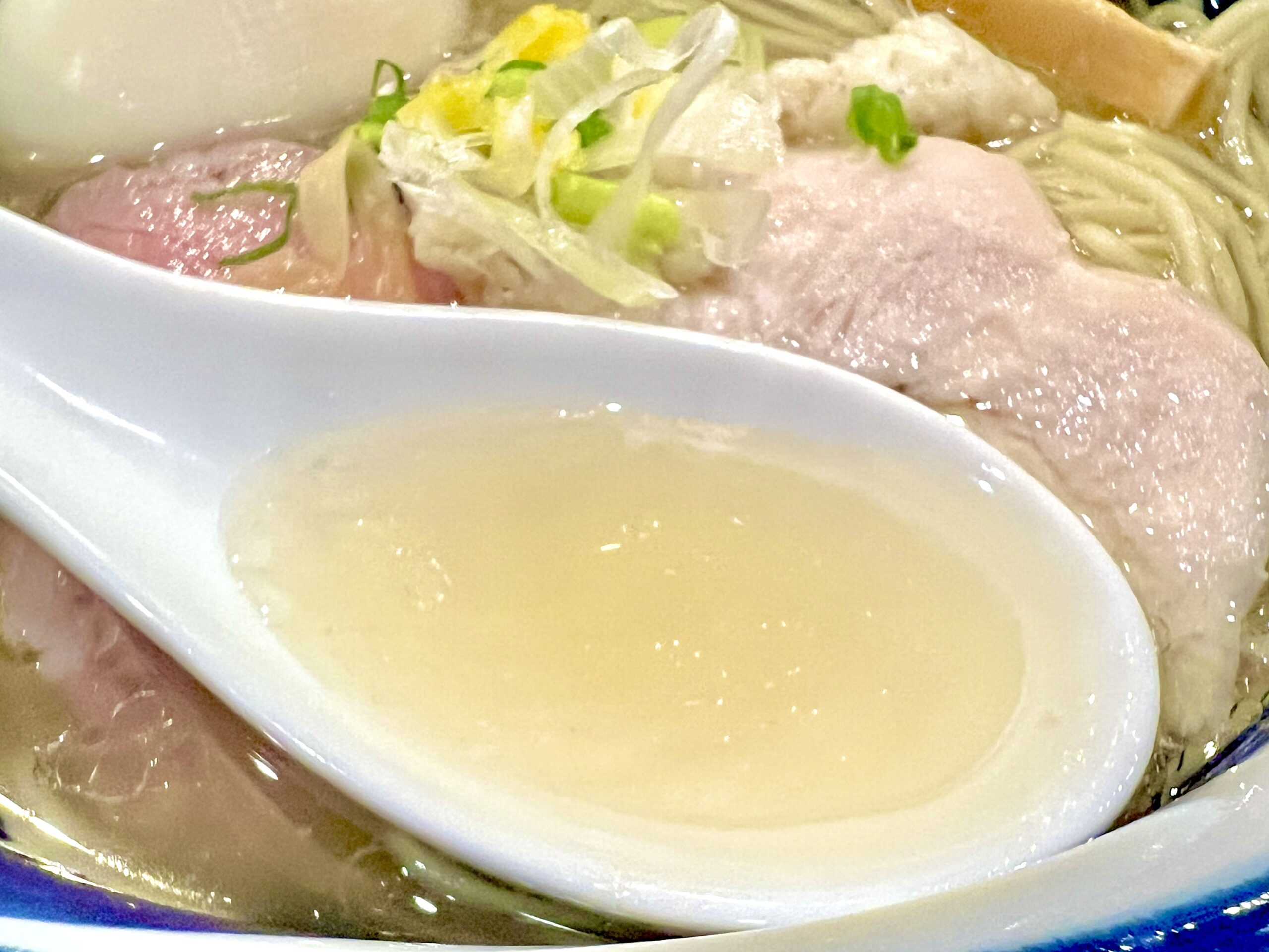 透き通った鯛スープ