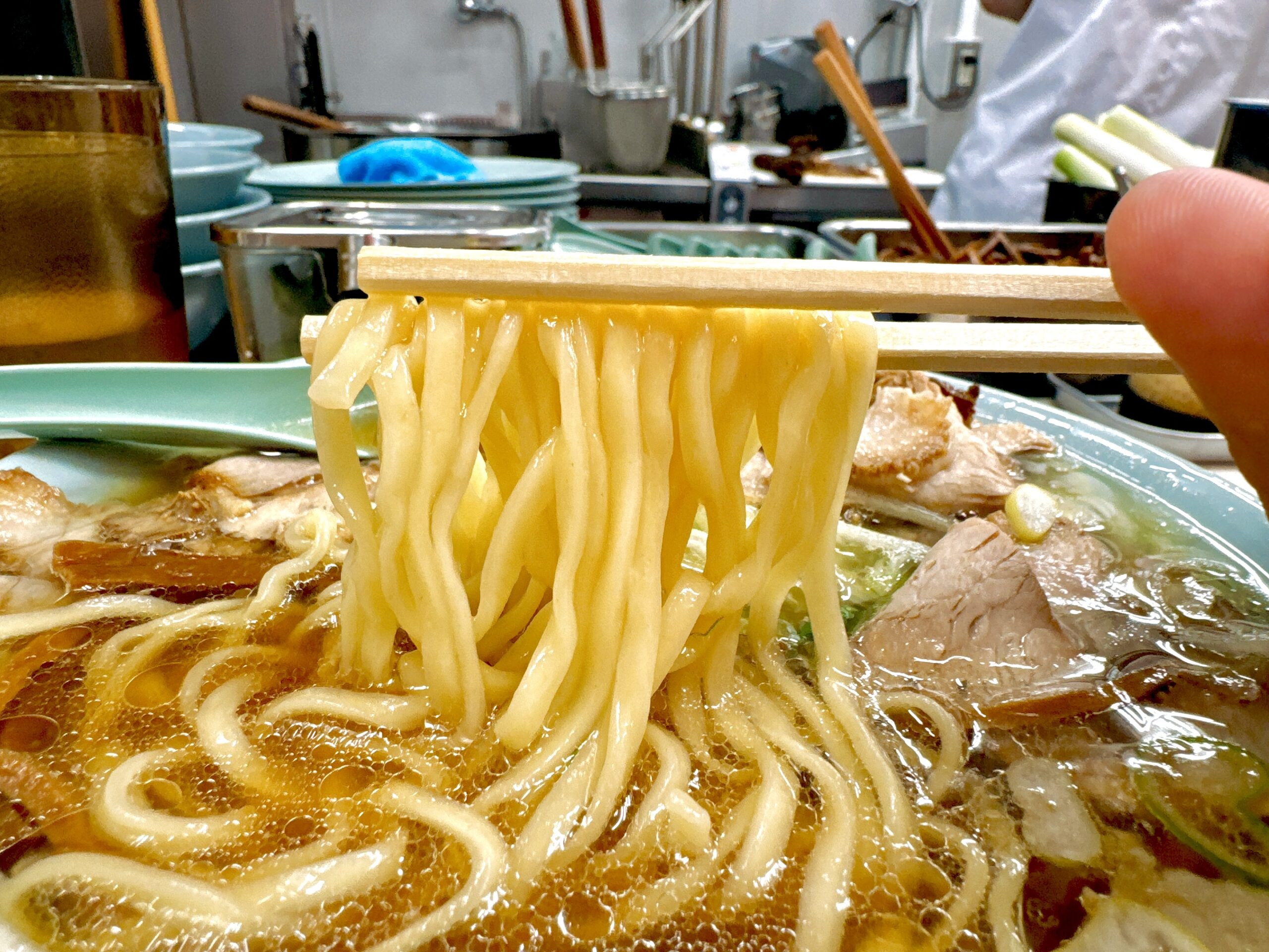 新宿だるま製麺の平打ち麺