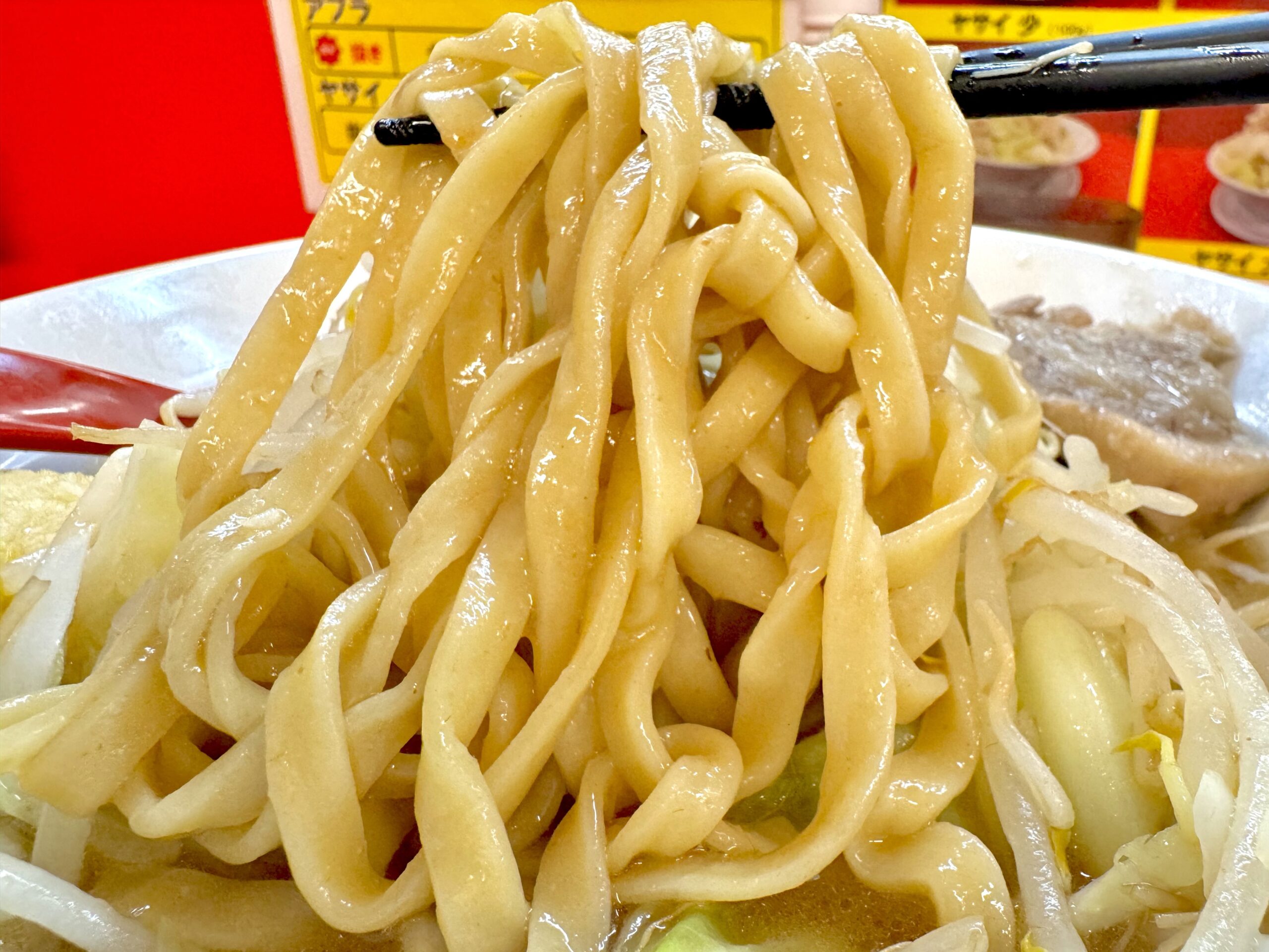 平打ちタイプの太麺