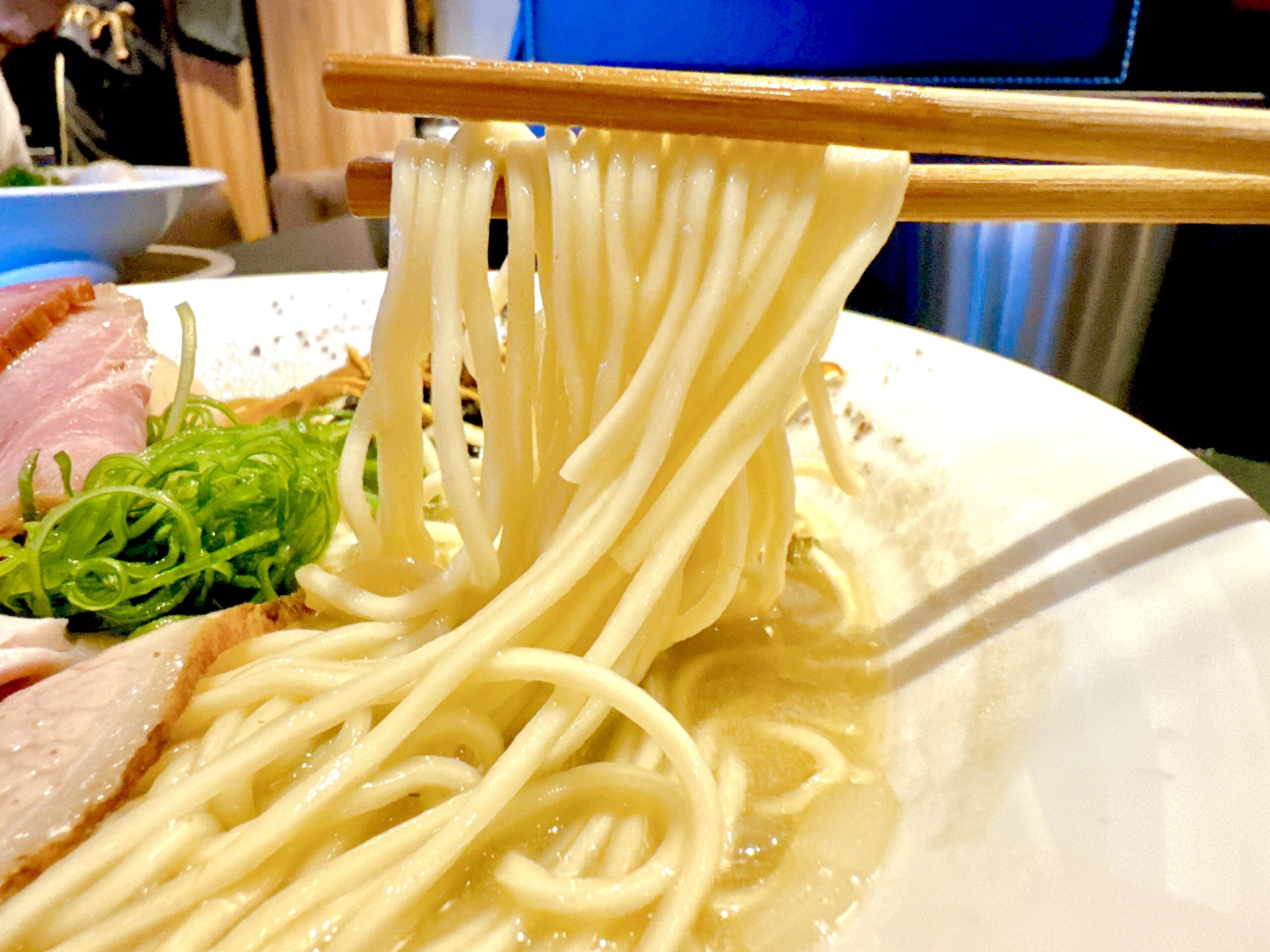 中細のしなやかな麺