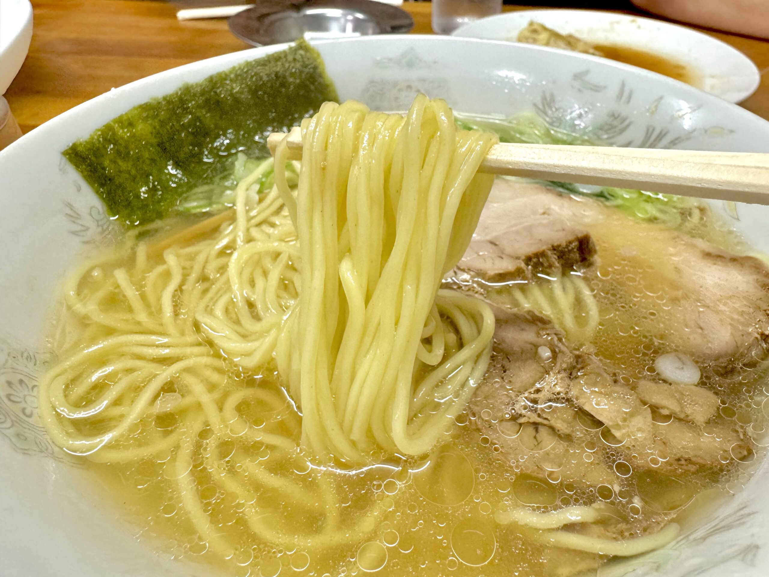 麺は中細ストレート