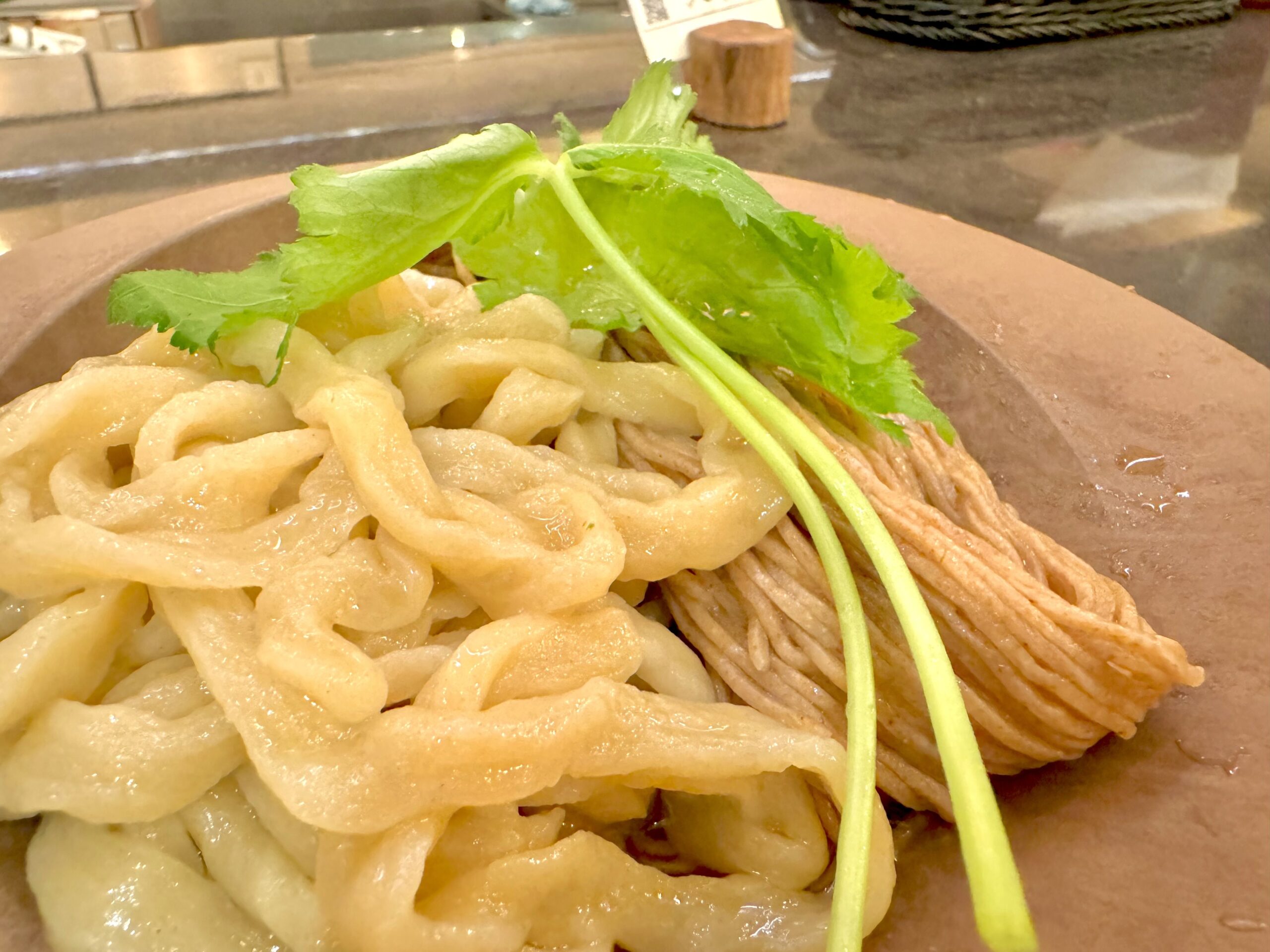 モチモチの麺と軽い細麺