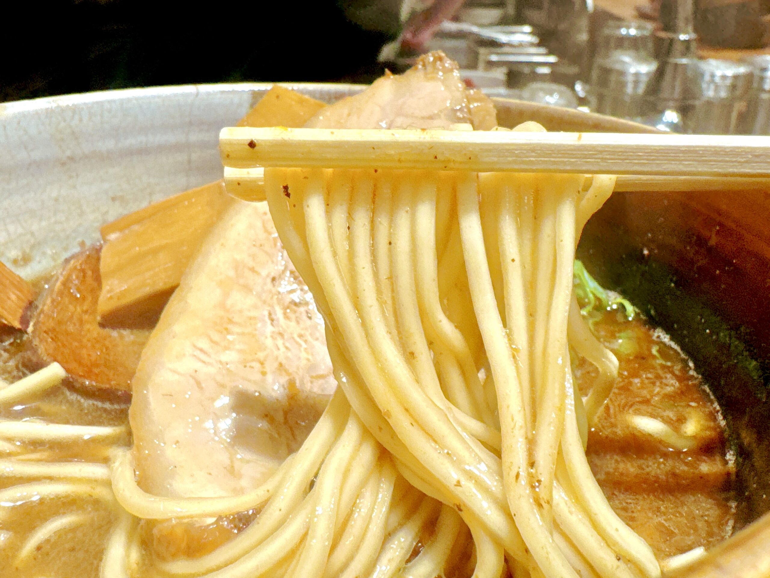 姿勢の正しい中細麺