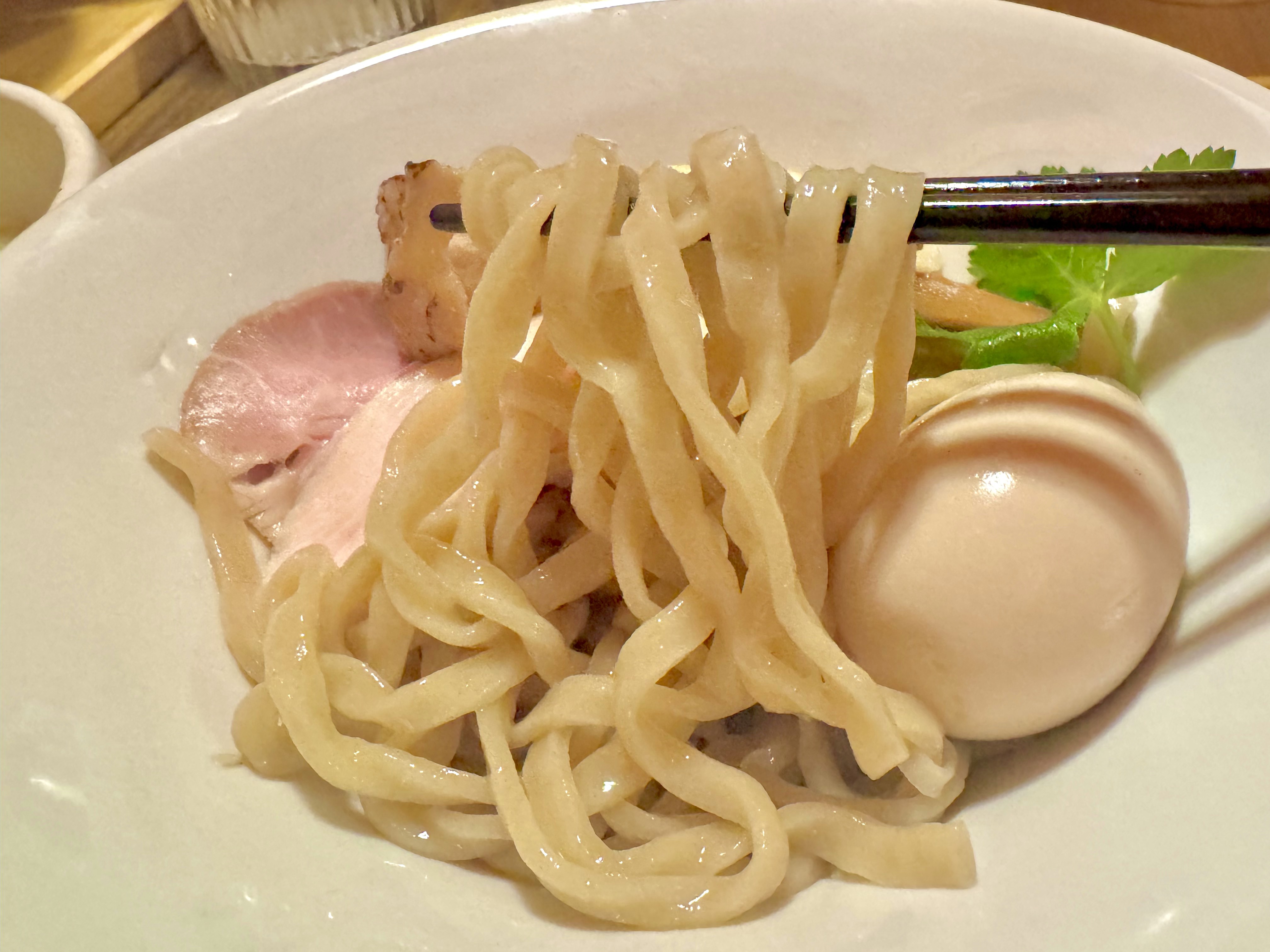 太くてずっしりした麺