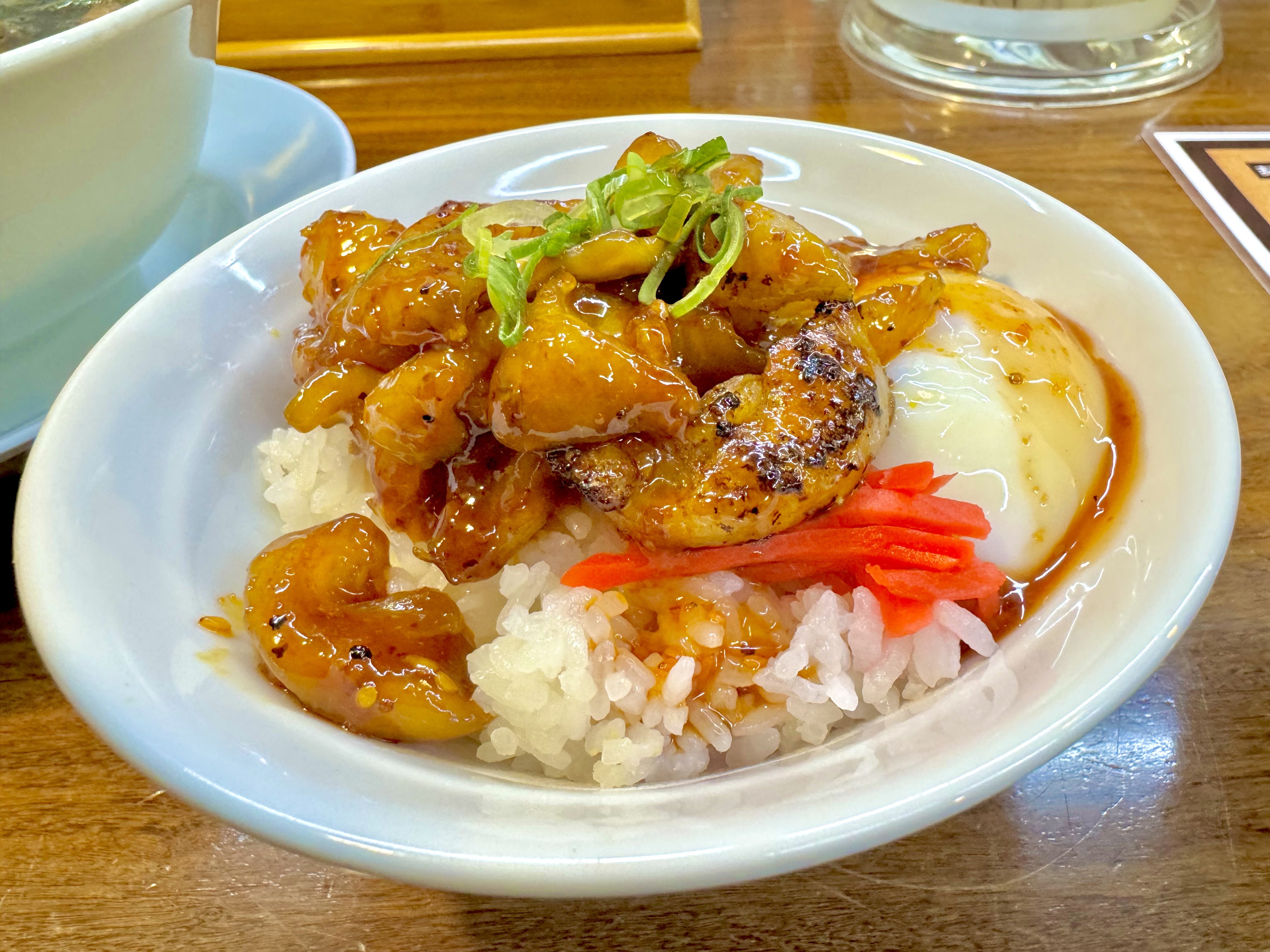 ミニタレもつ丼