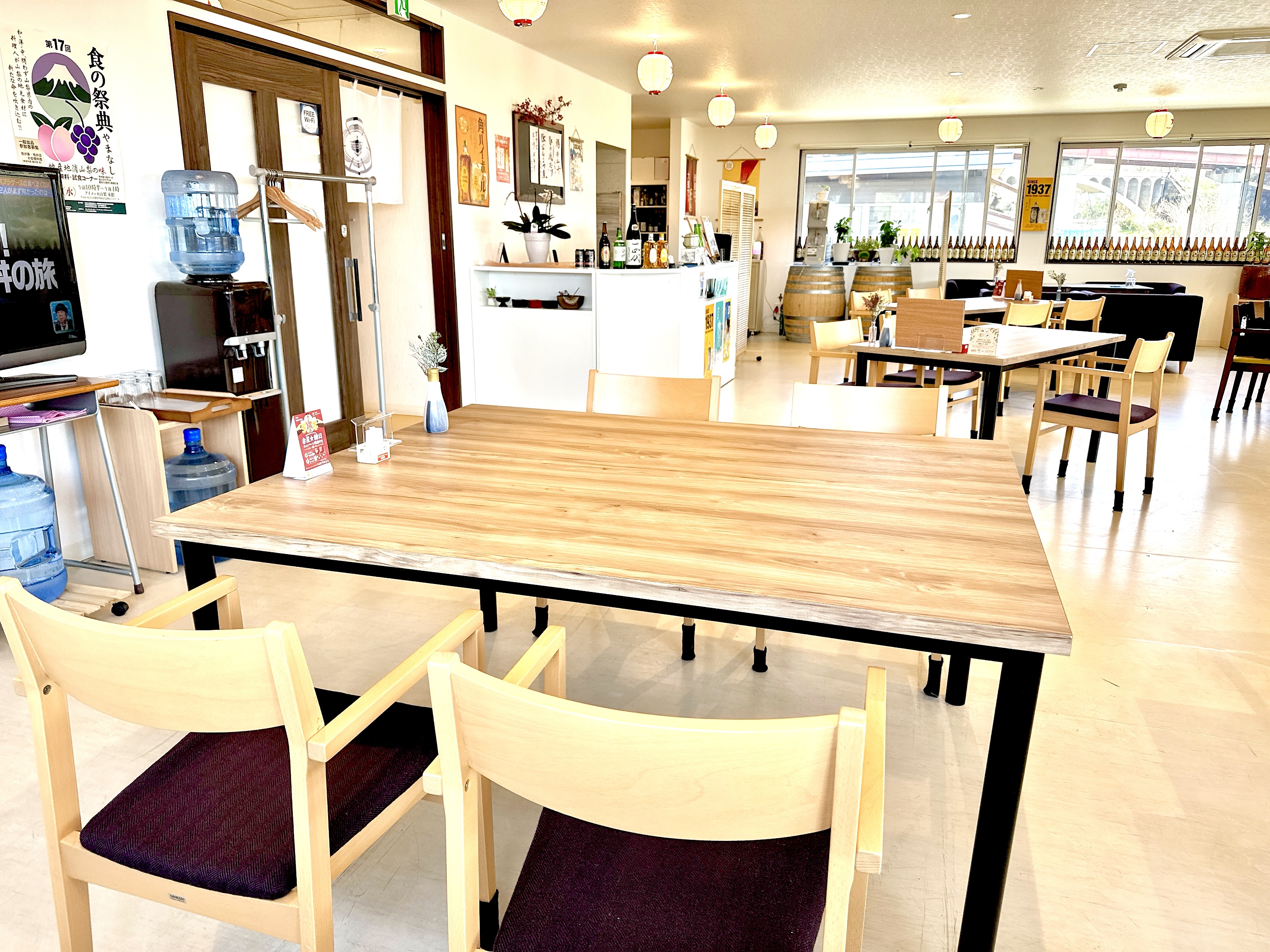 広くて清潔感ある店内