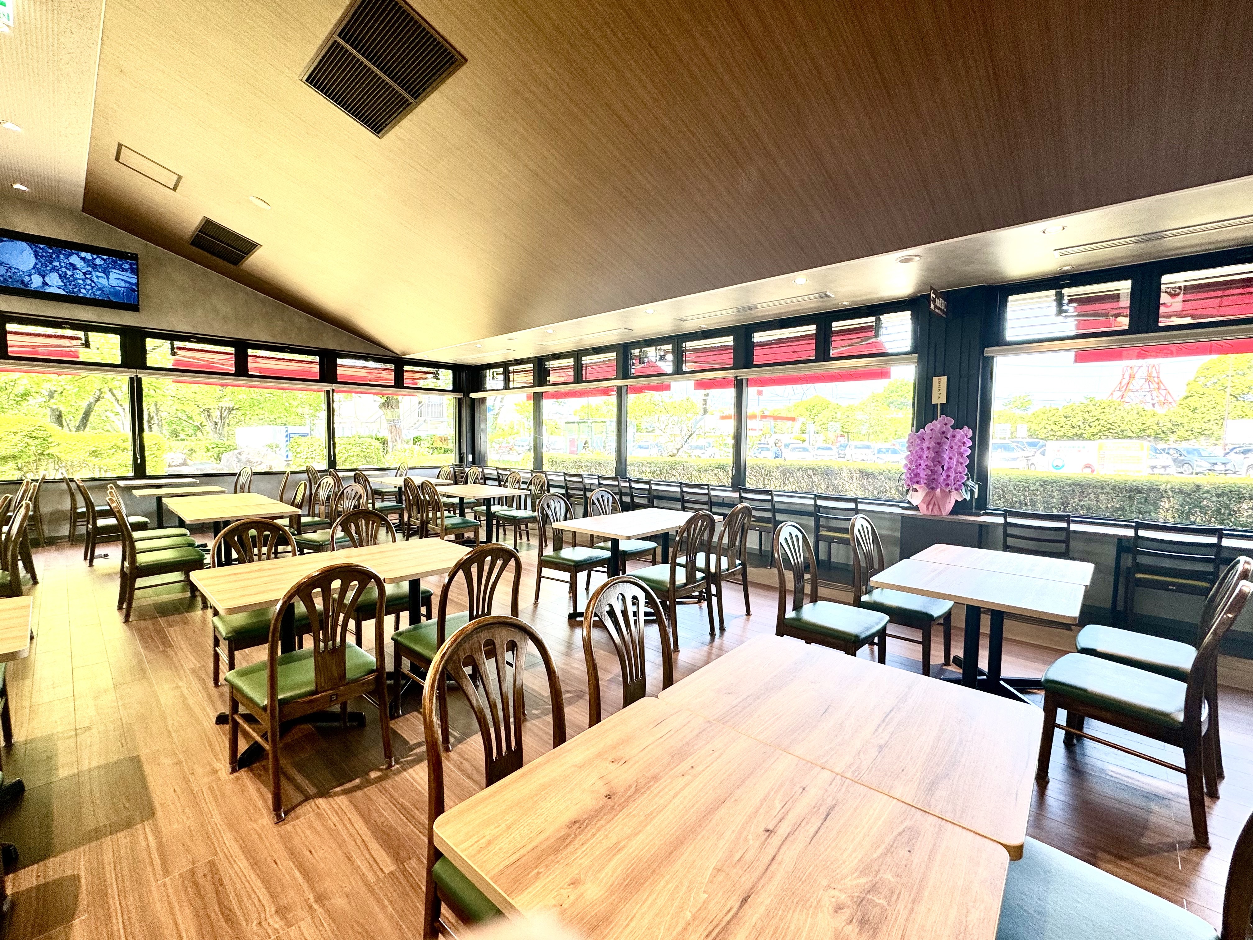 かなり広い店内