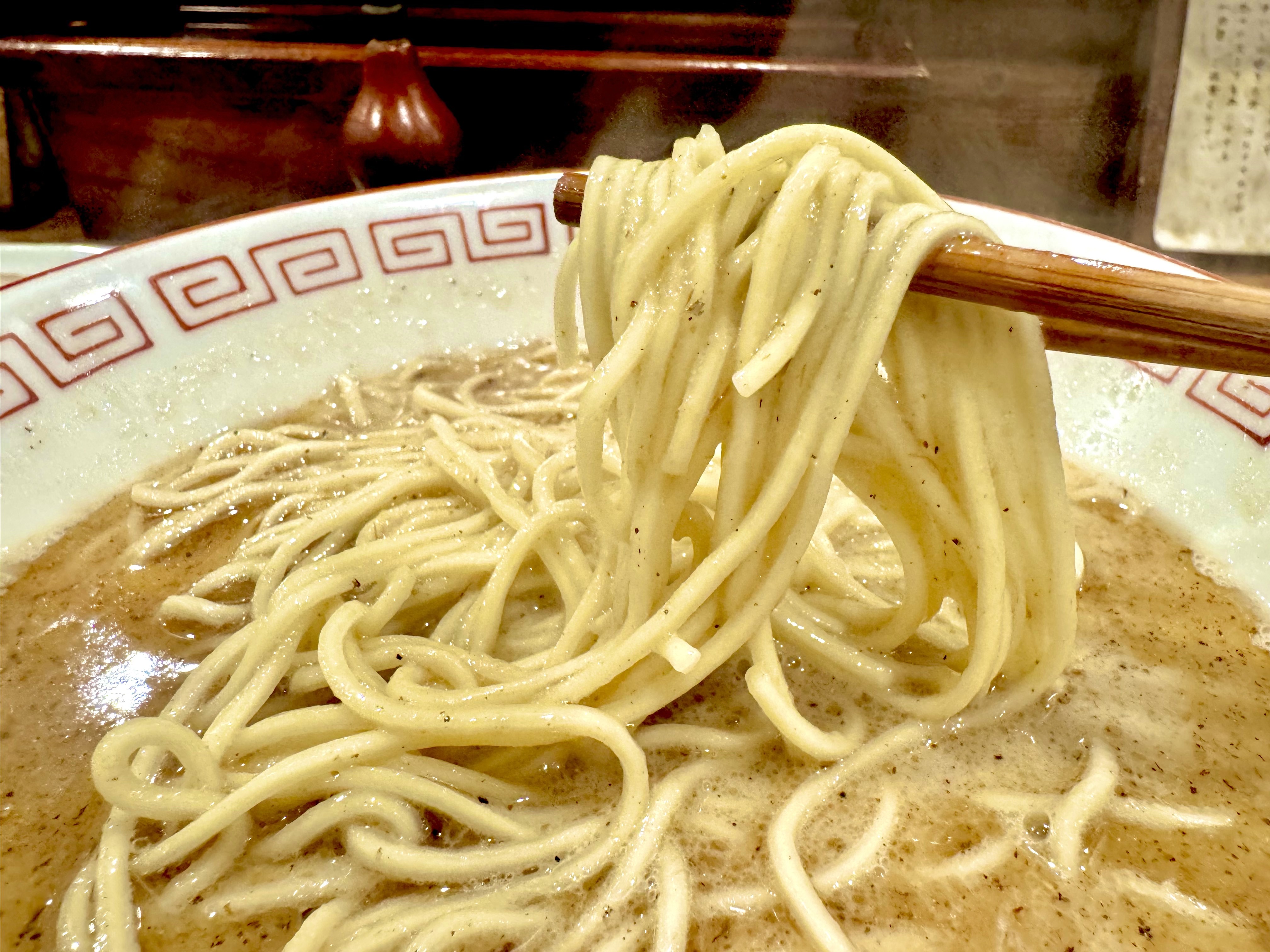 三河屋製麺の中細麺