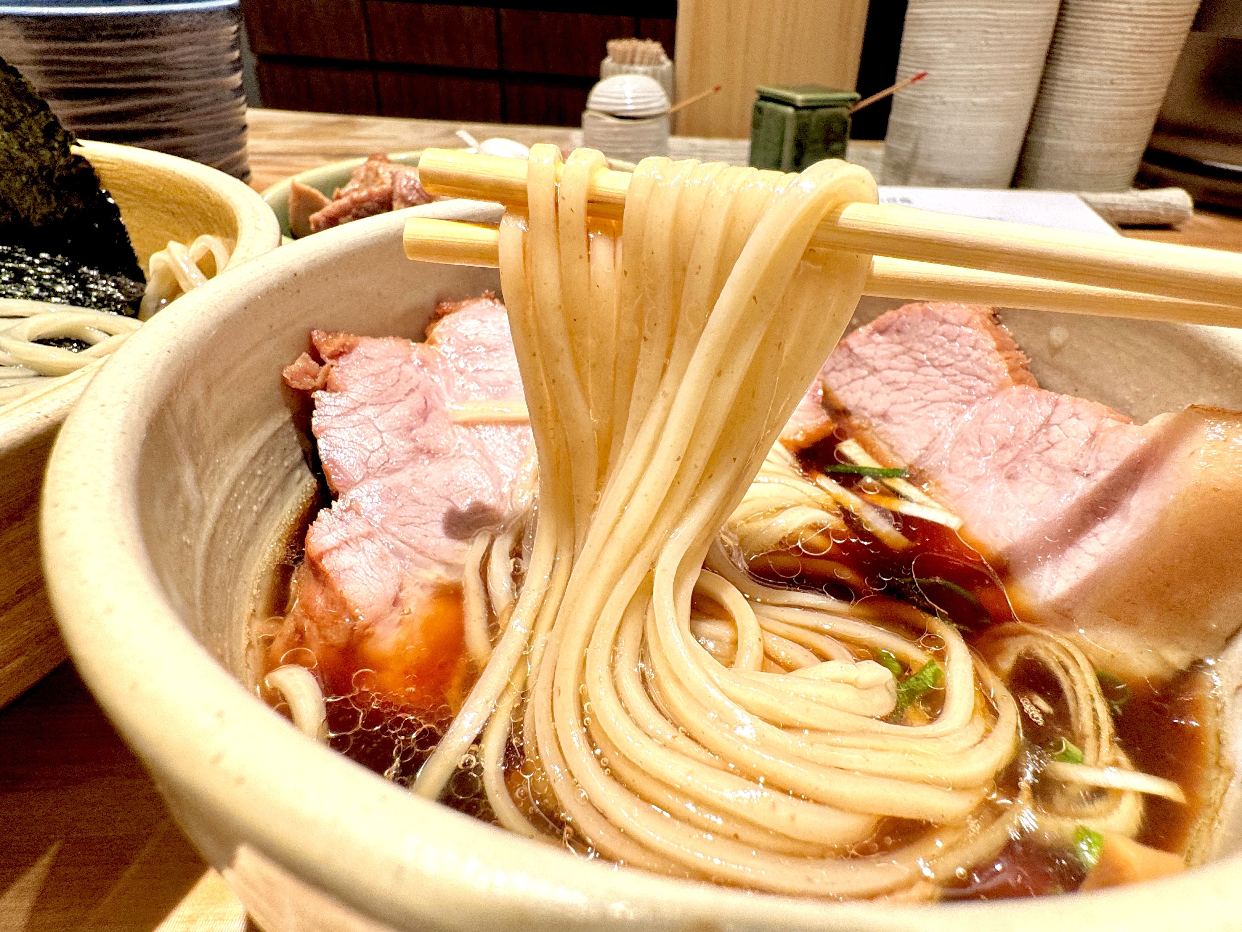 麺をつけ汁にさらして
