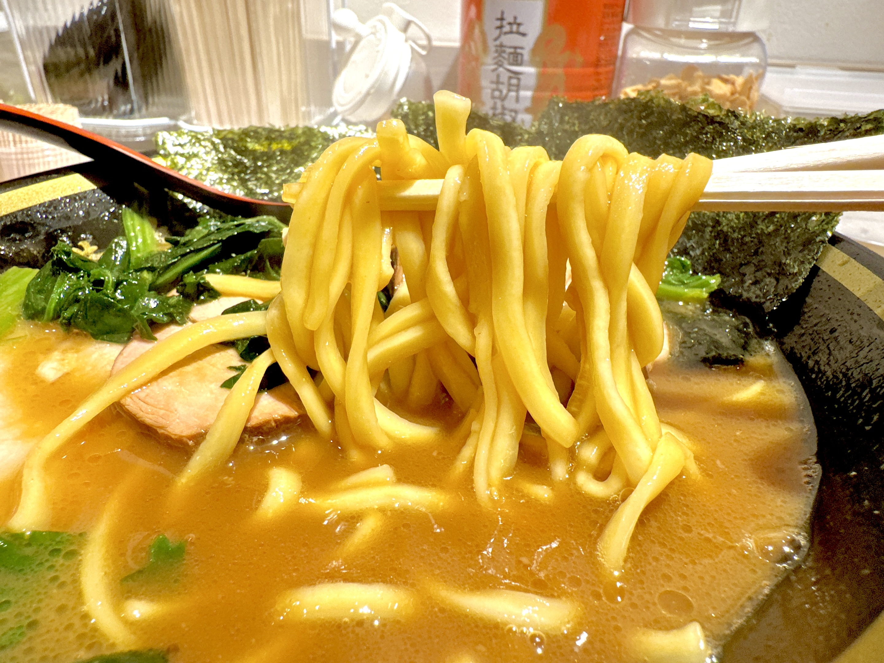 酒井製麺の中太麺
