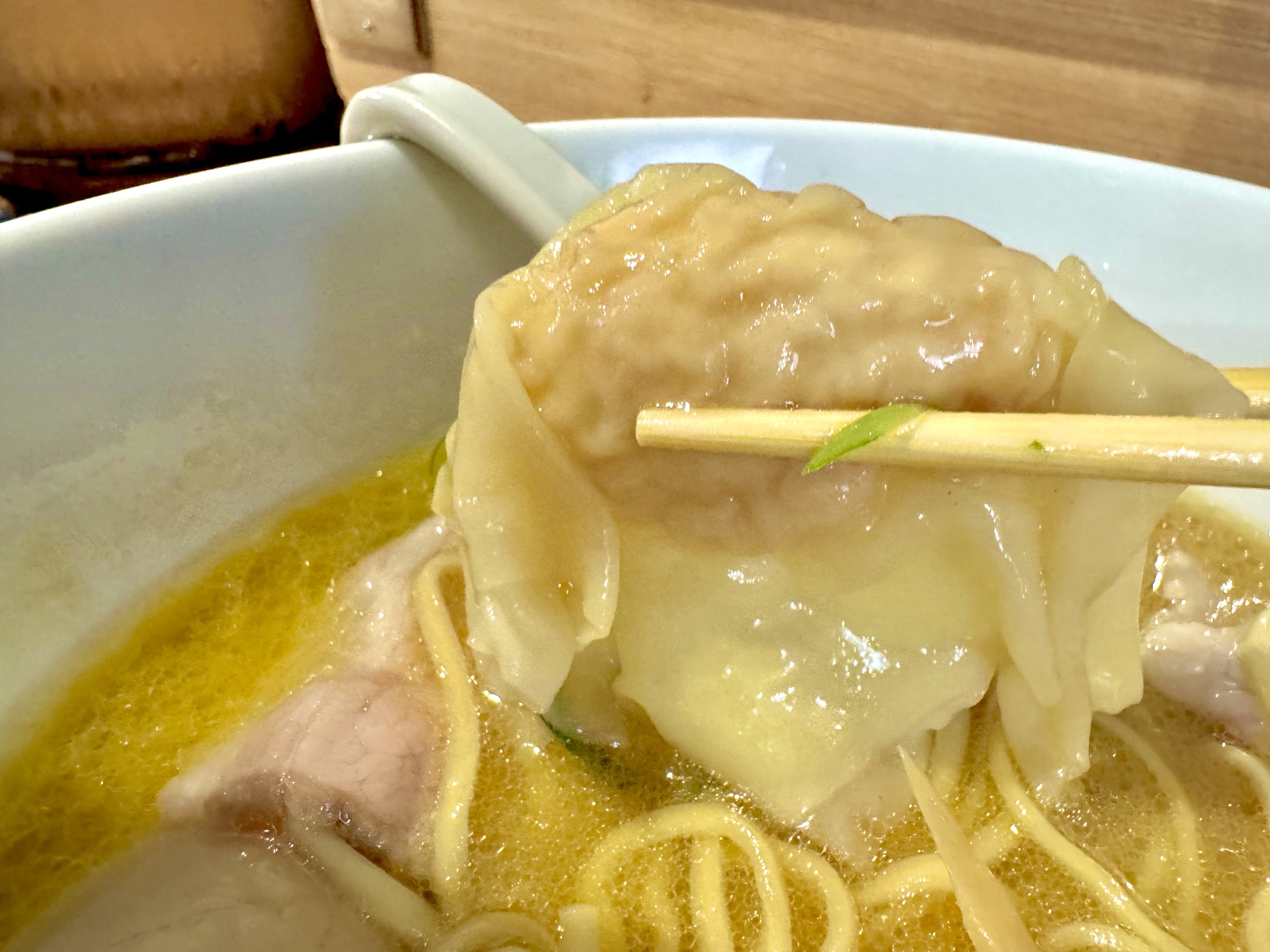 生姜香る肉ワンタン