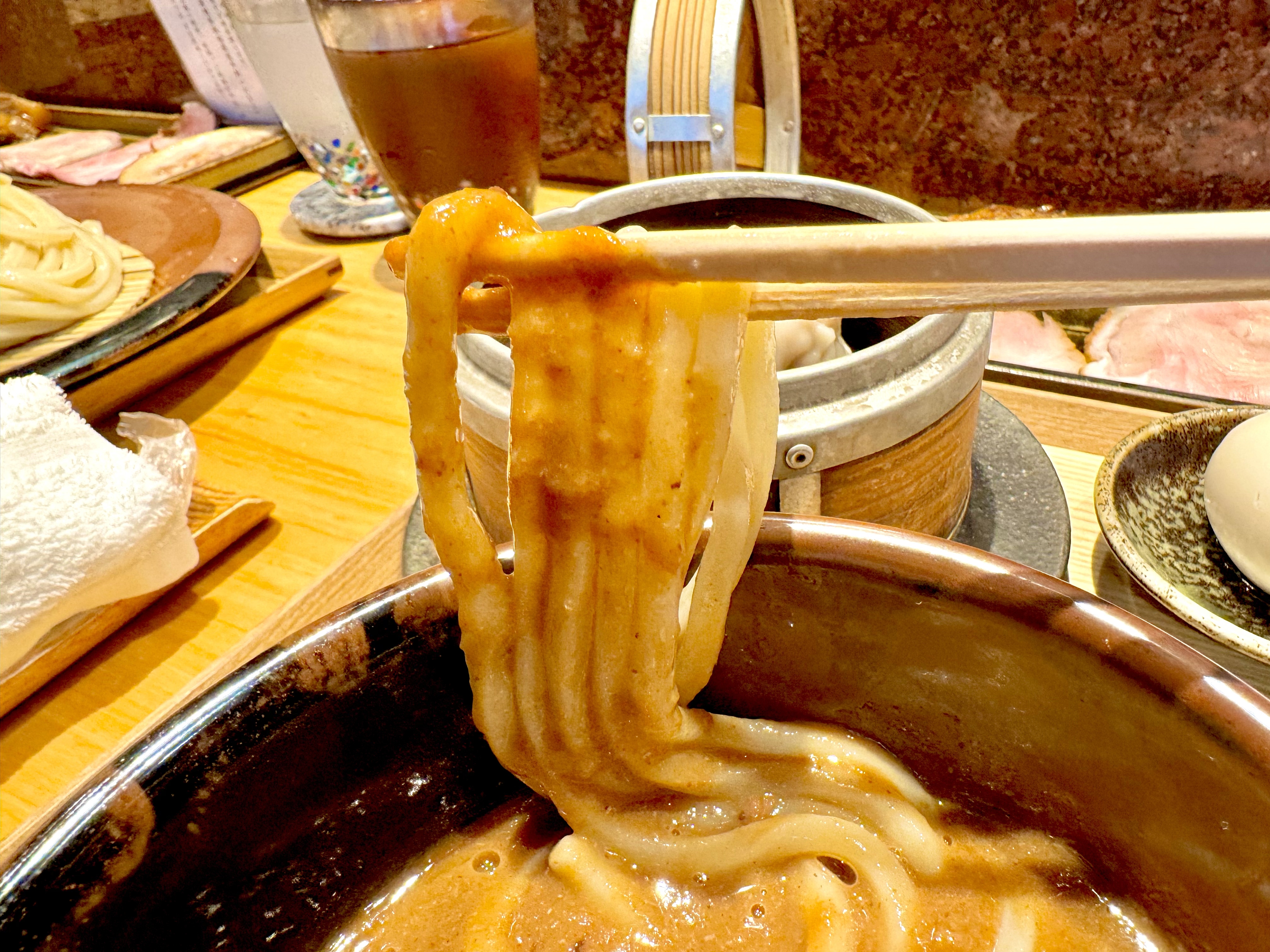 麺に絡みまくるつけ汁
