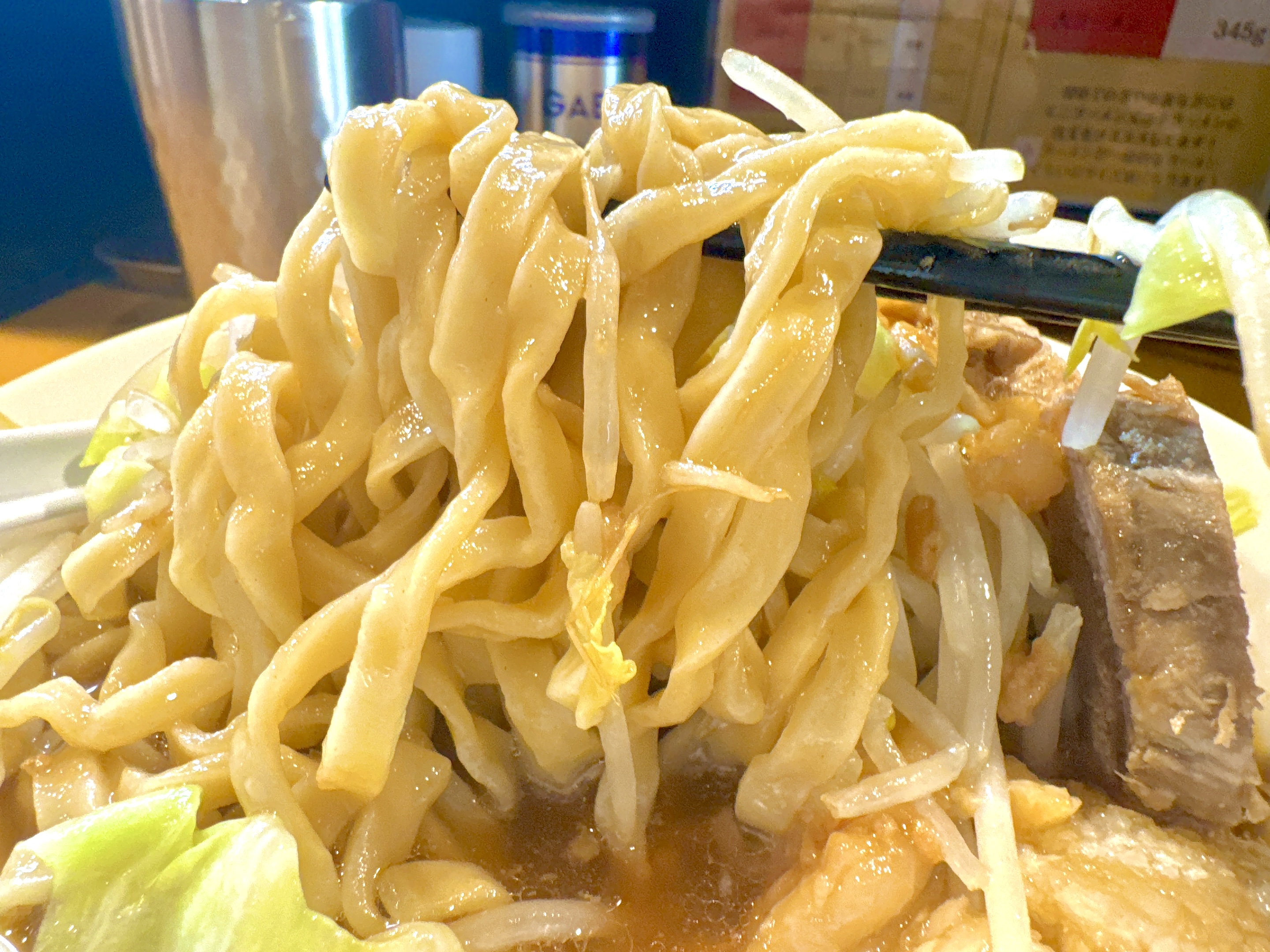 あさひや製麺の平打ち太麺