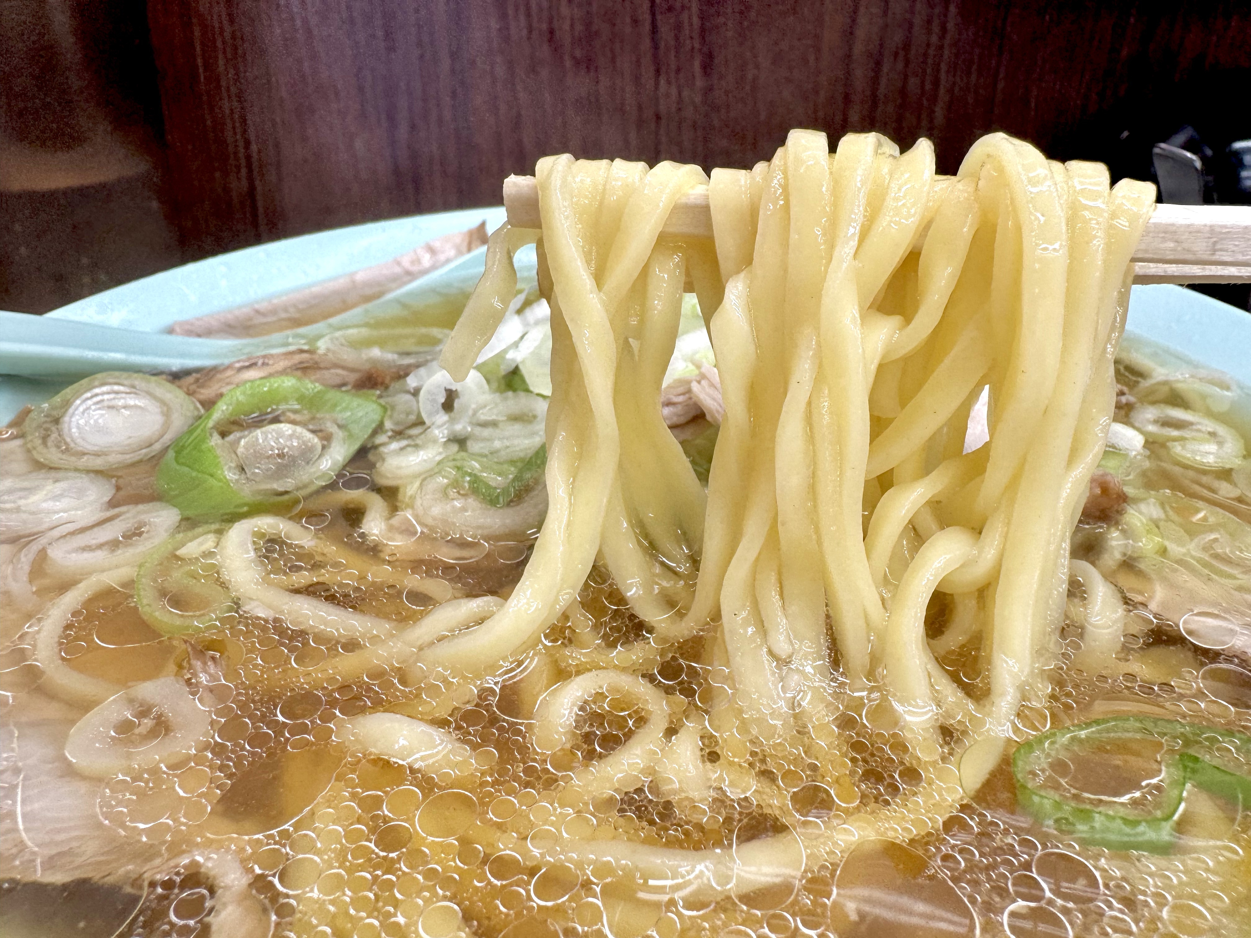 新宿だるま製麺の平打ち麺