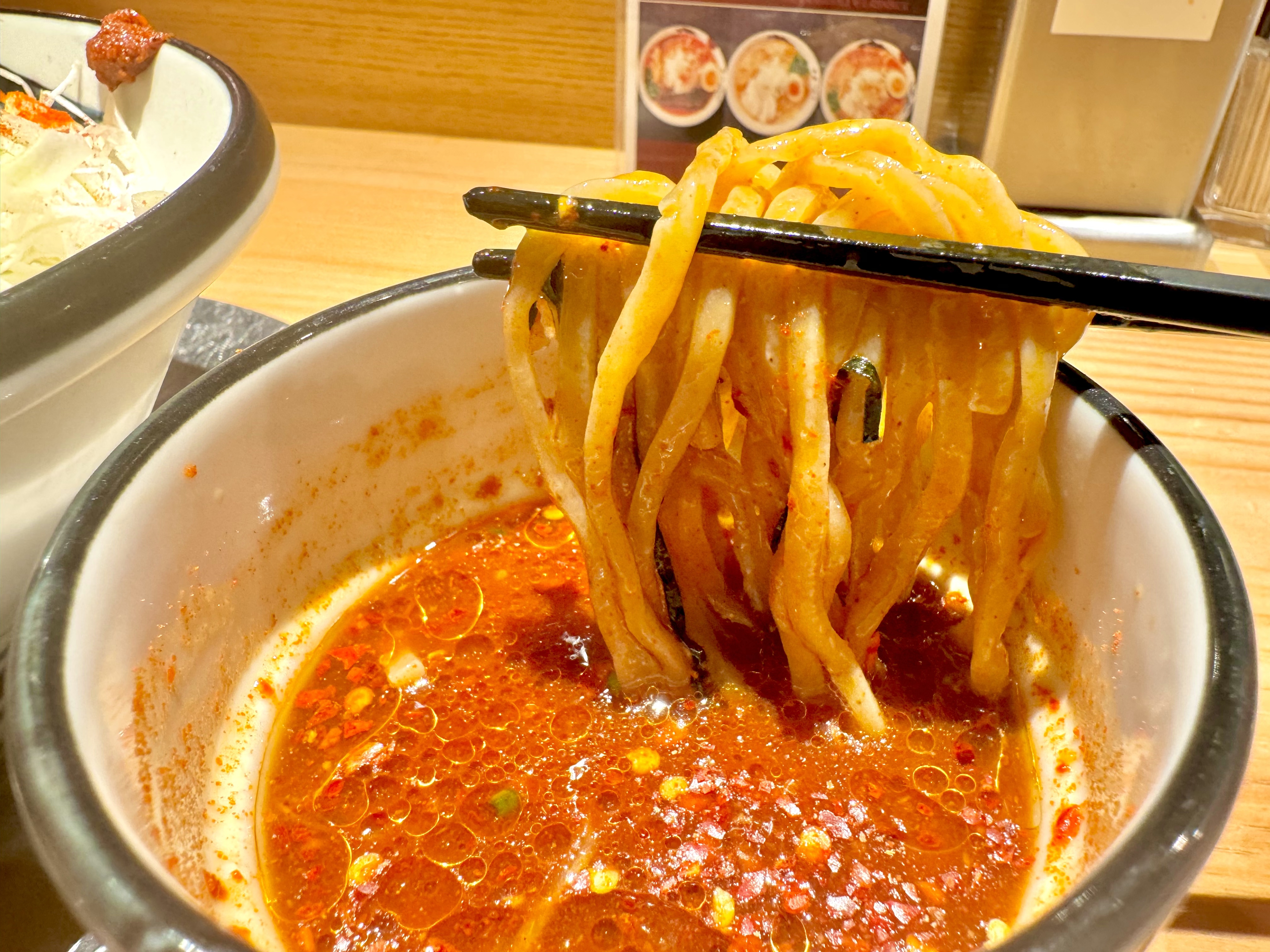 爽快感バリバリの辛いつけ麺
