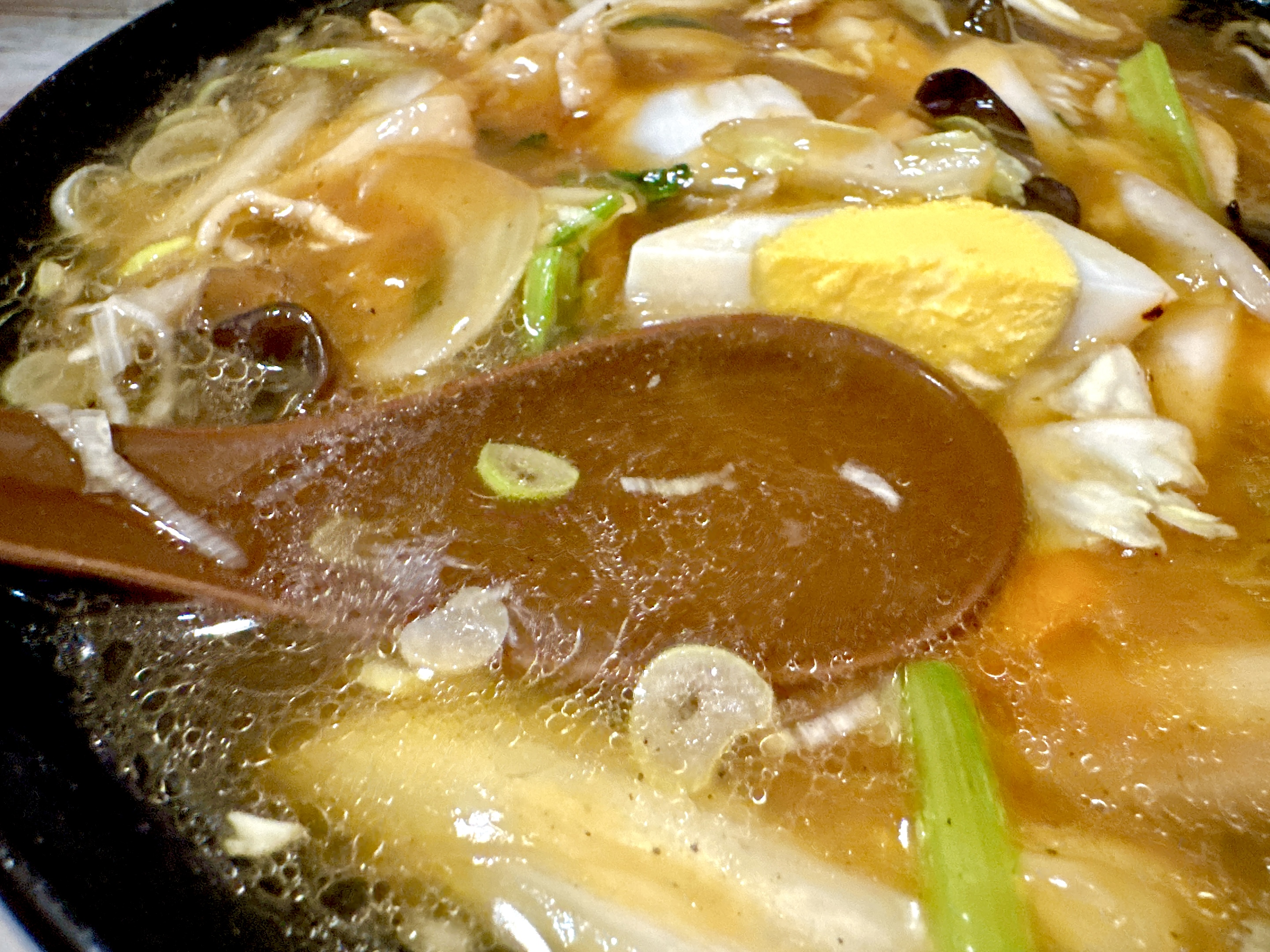 スープはあっさりでコク深い