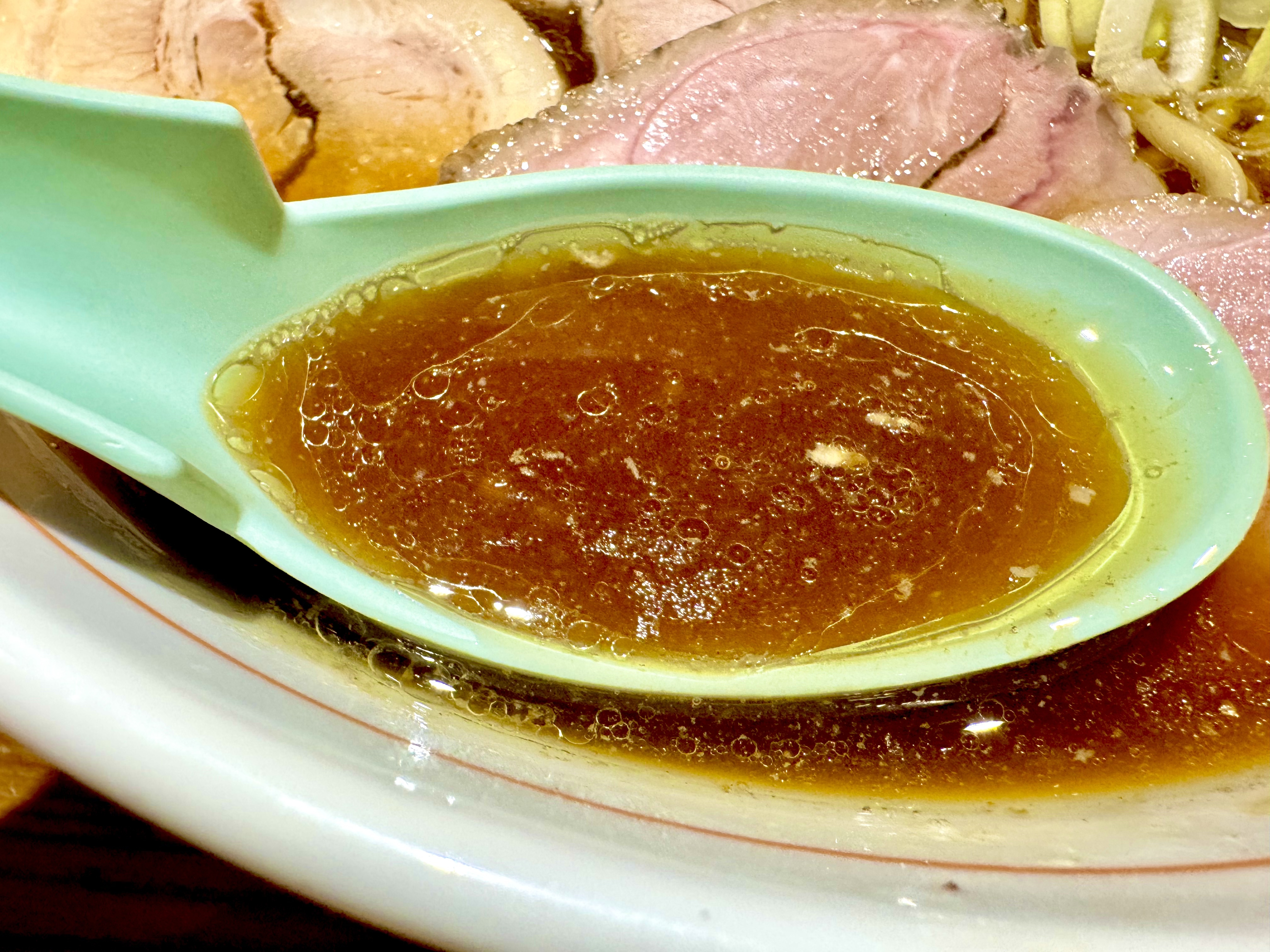 鶏の厚み旨み溢れるスープ