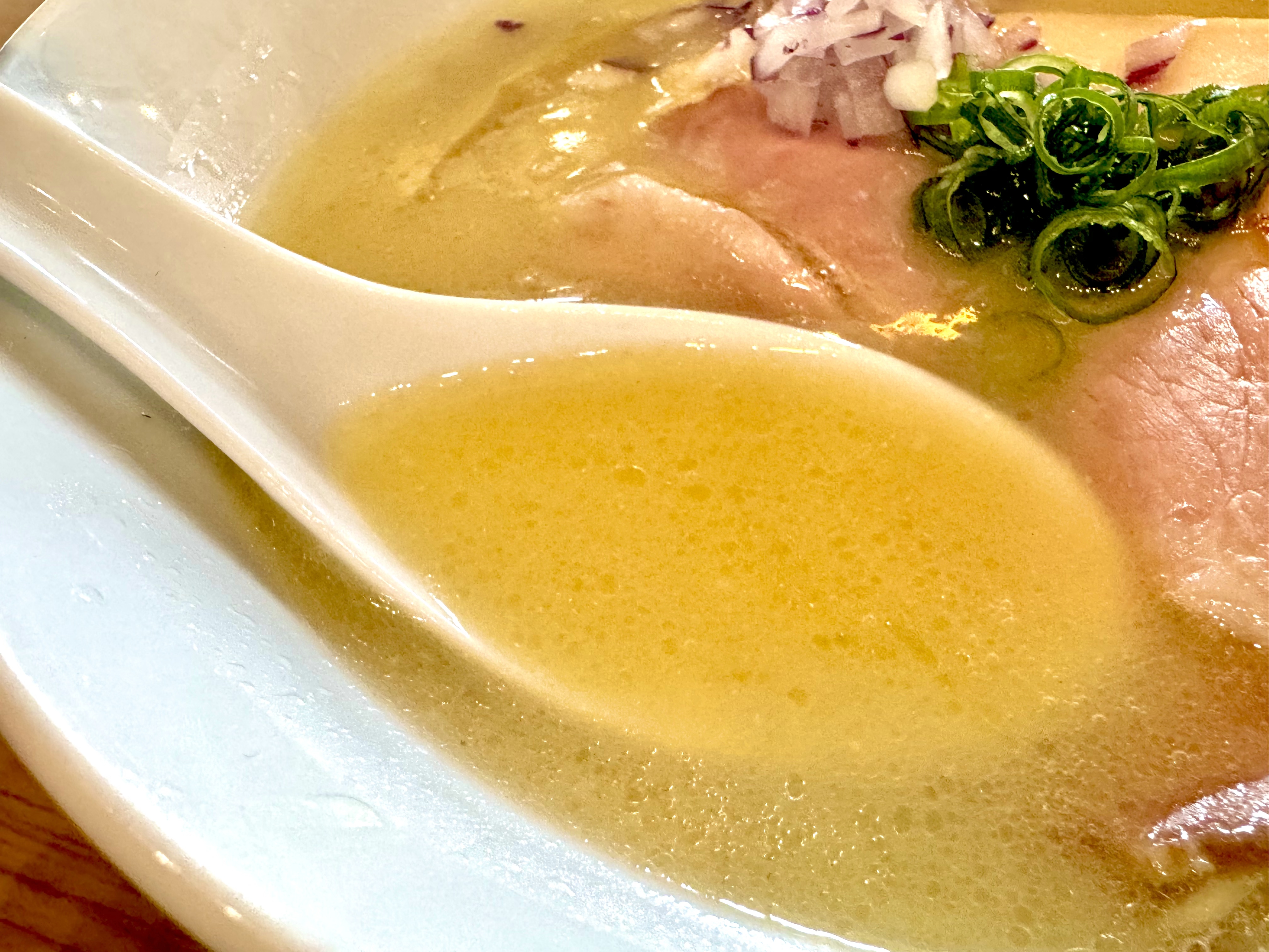 まるでポタージュのクリーミーな鶏白湯スープ