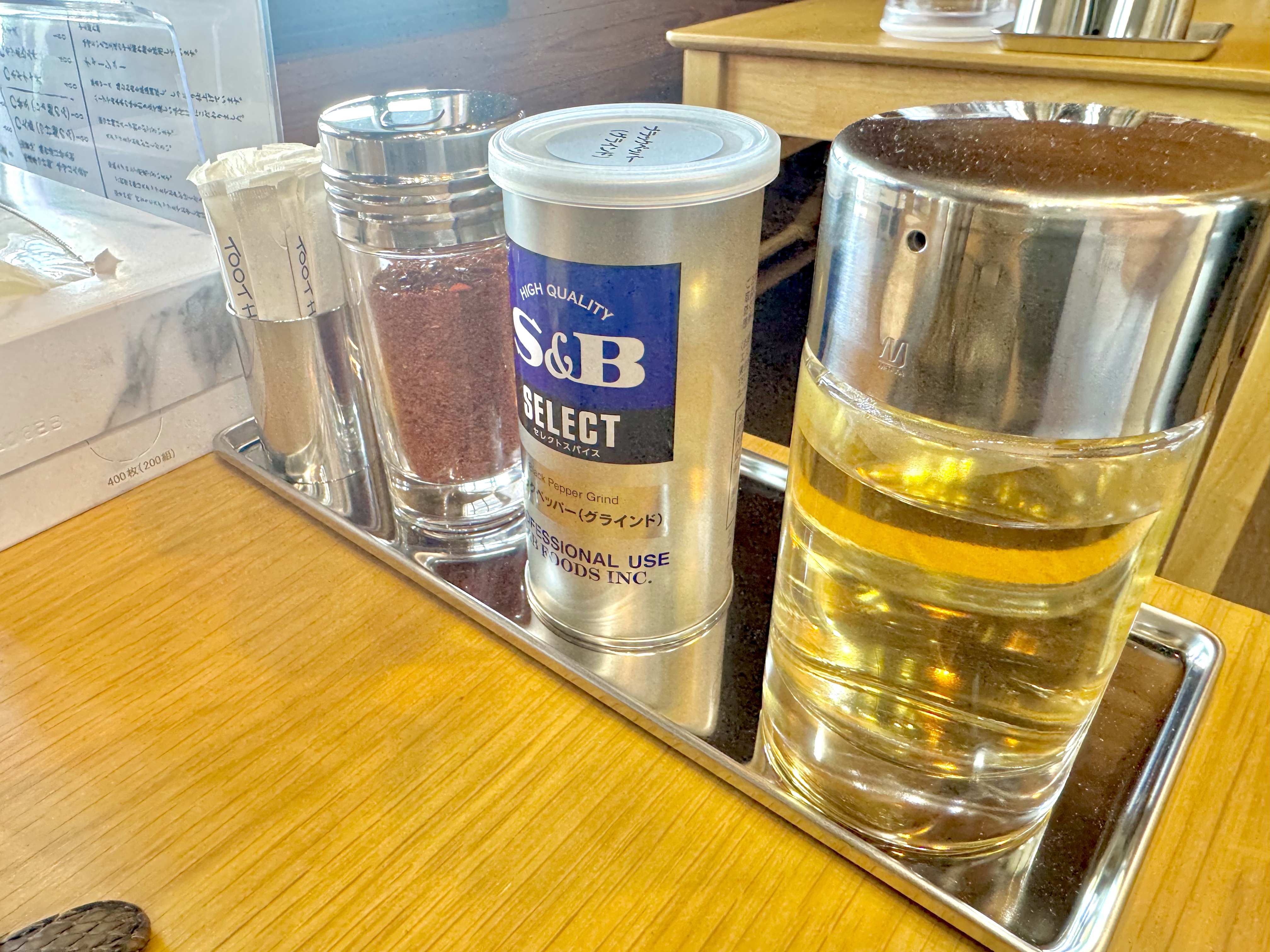 卓上調味料は一般的なラインナップ