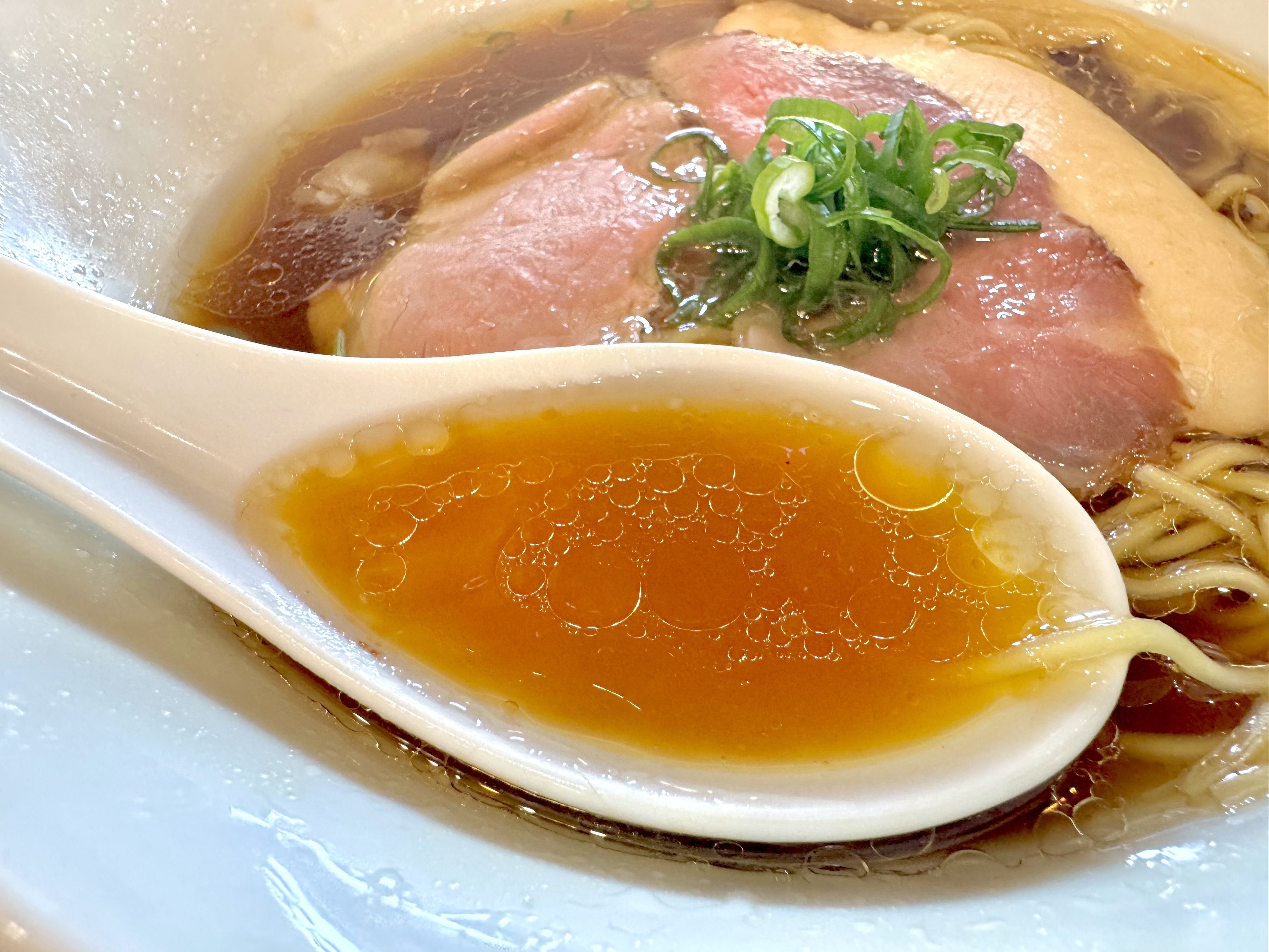 コクと甘みのある醤油のスープ