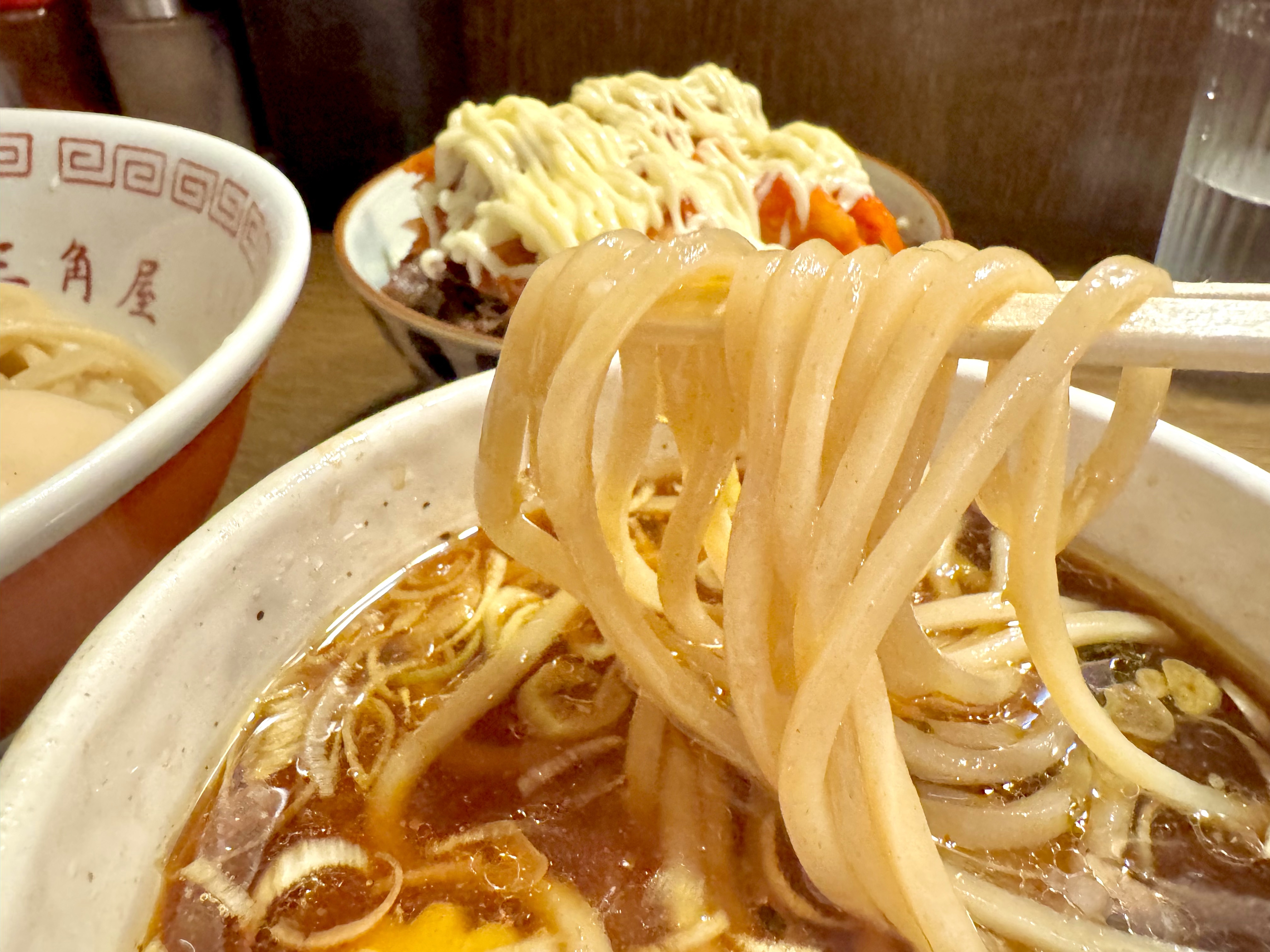 三角屋つけめんの中太麺
