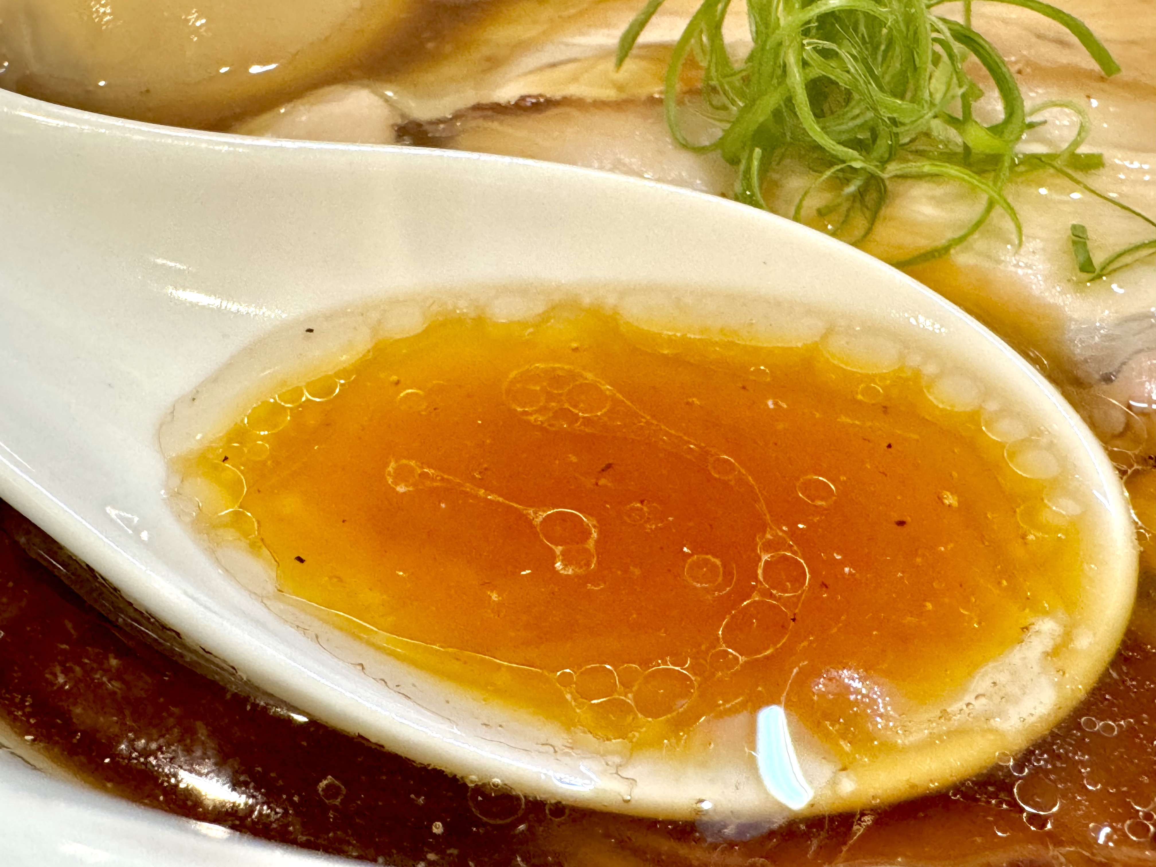 鰹の旨みが際立つスープ