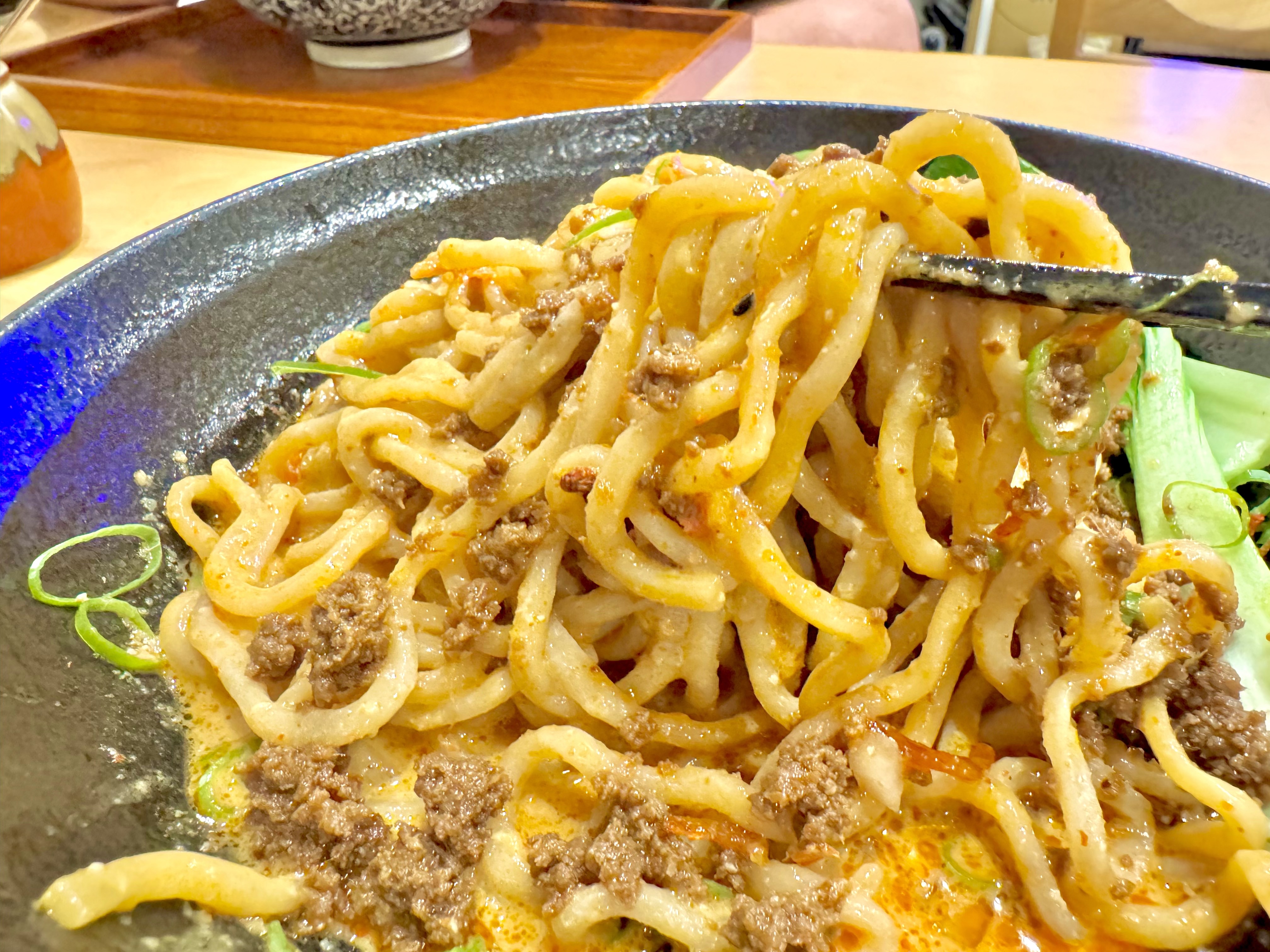 タレと麺をまぜまぜ和えてリフトアップ！