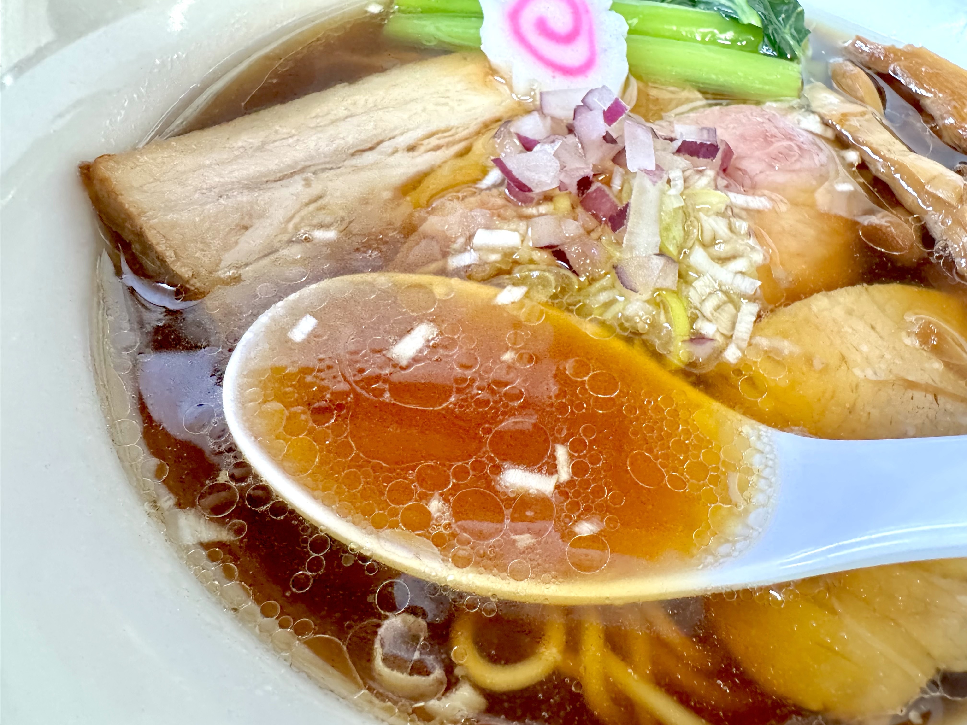 淡麗の醤油ラーメンスープ