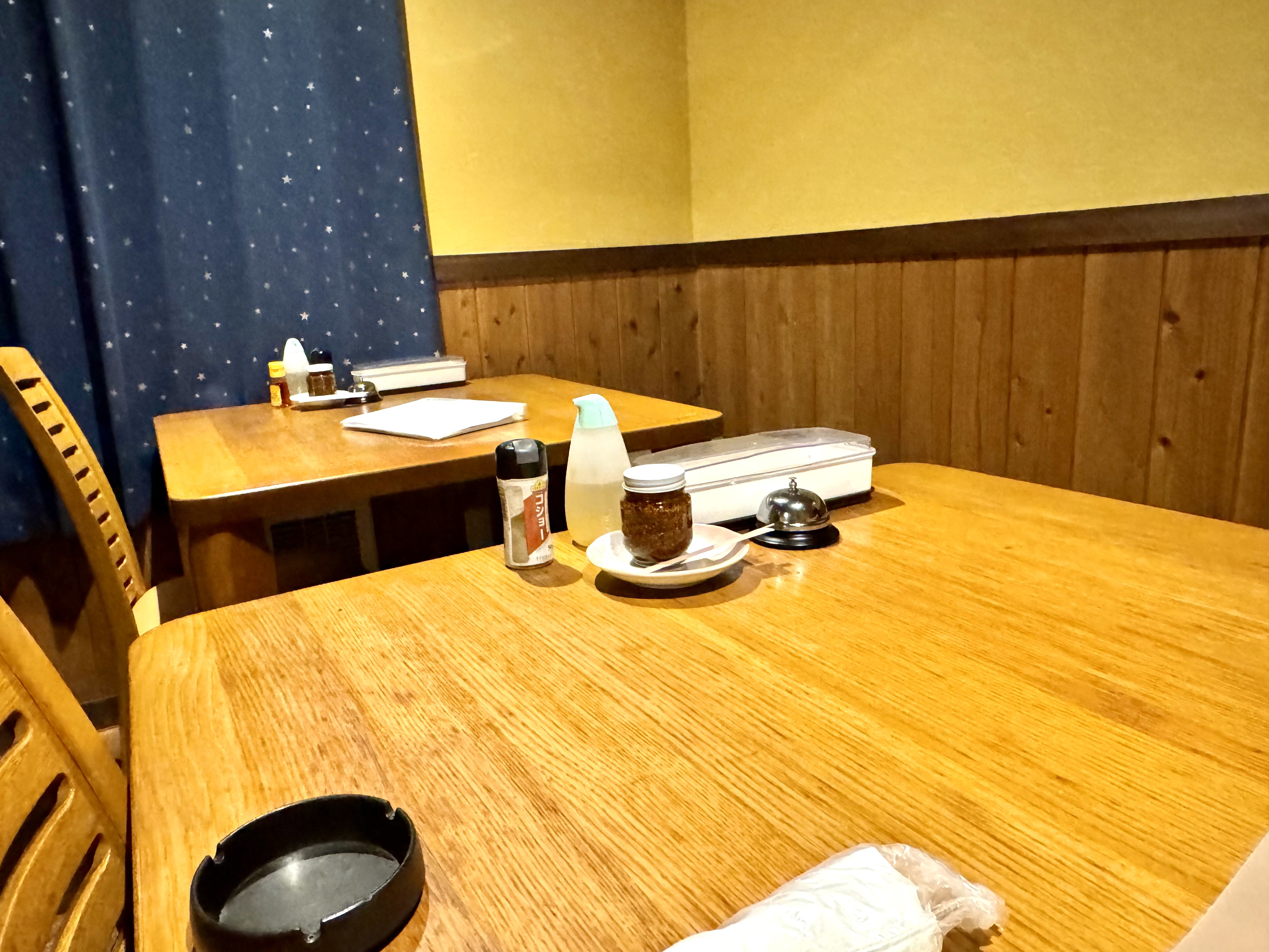 テーブル席の雰囲気