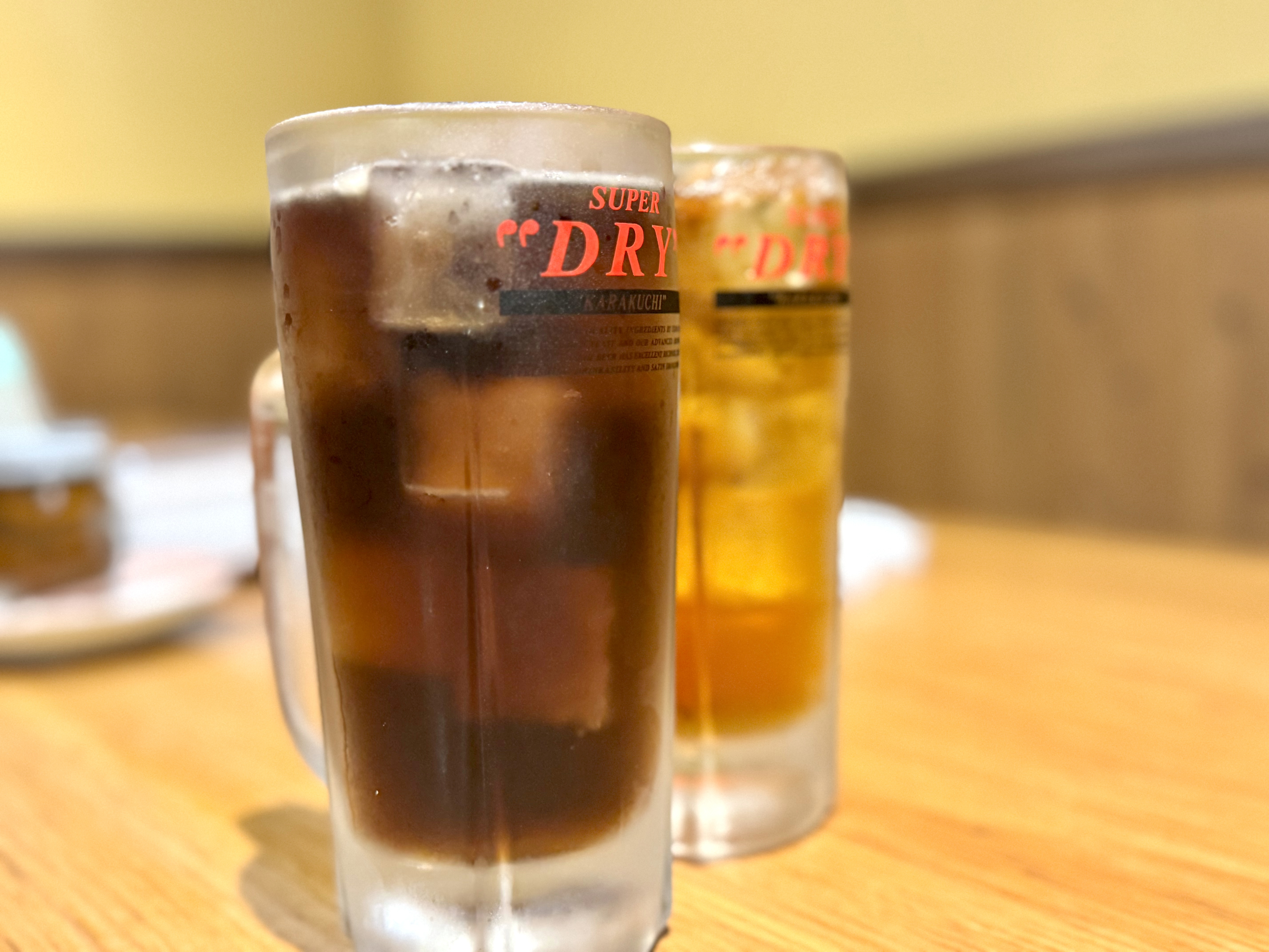 コーラとウーロン茶はジョッキで提供