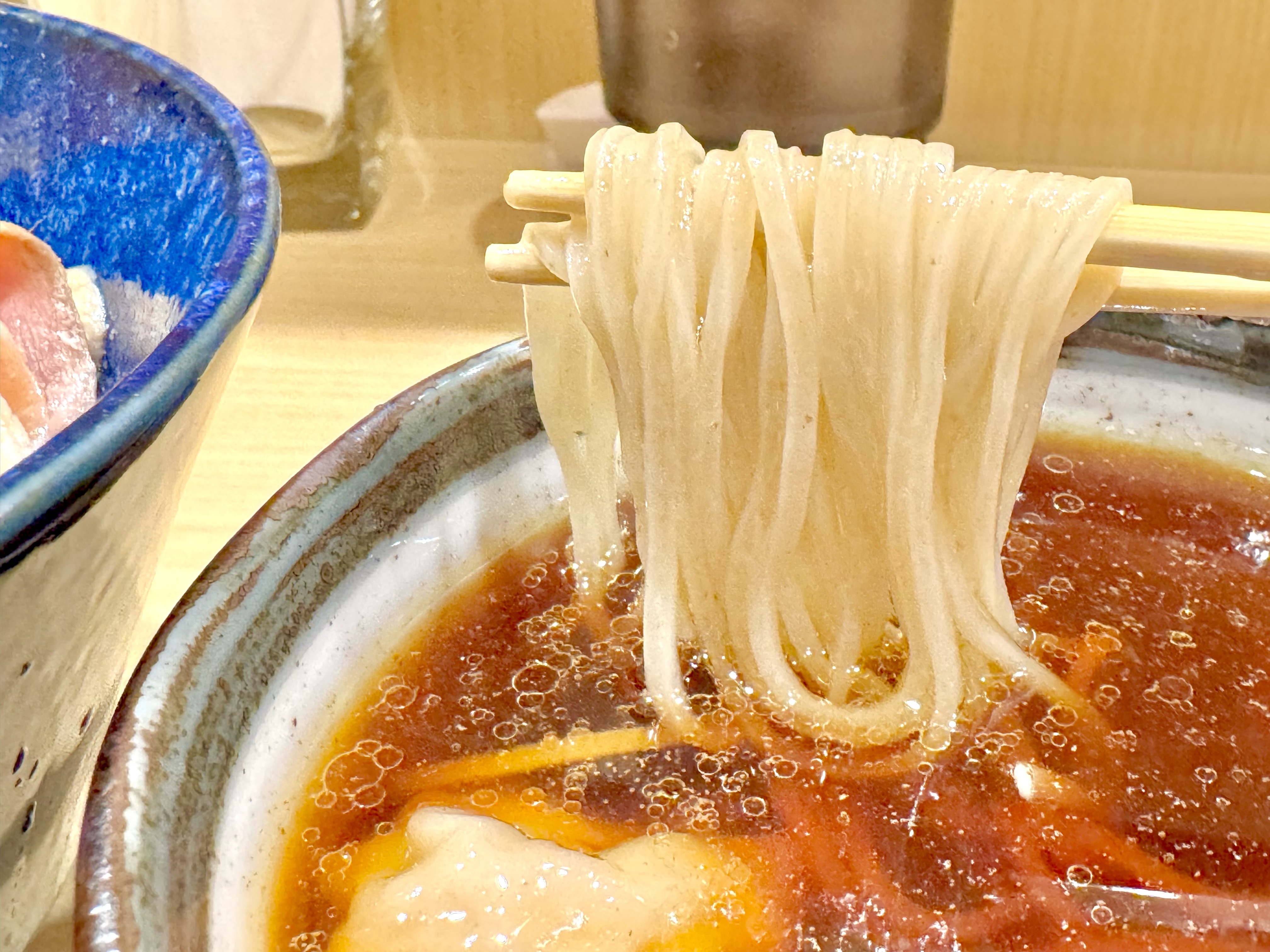 滑らかな三河屋製麺の麺とつけ汁