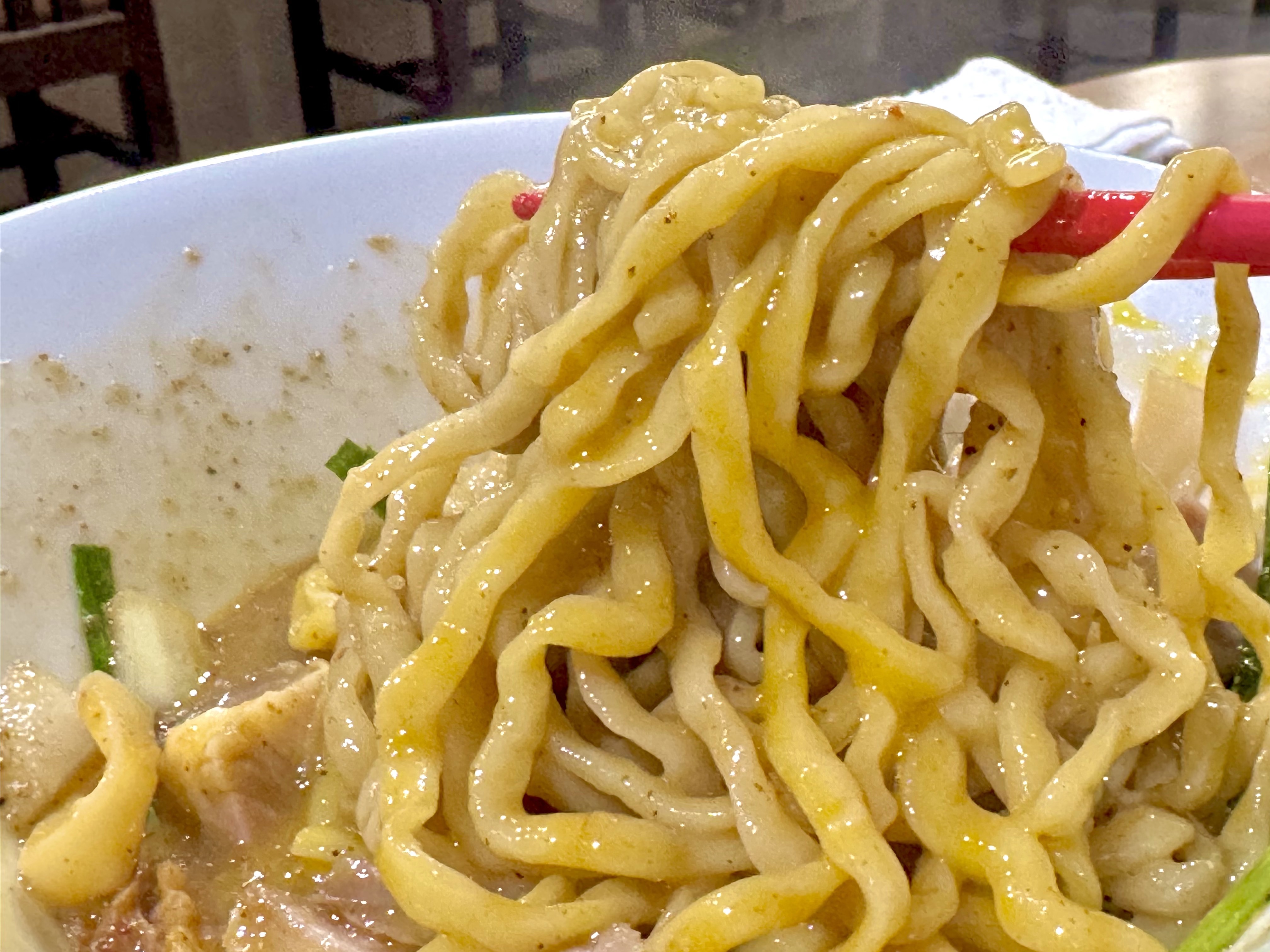 麺もモチっと美味い!