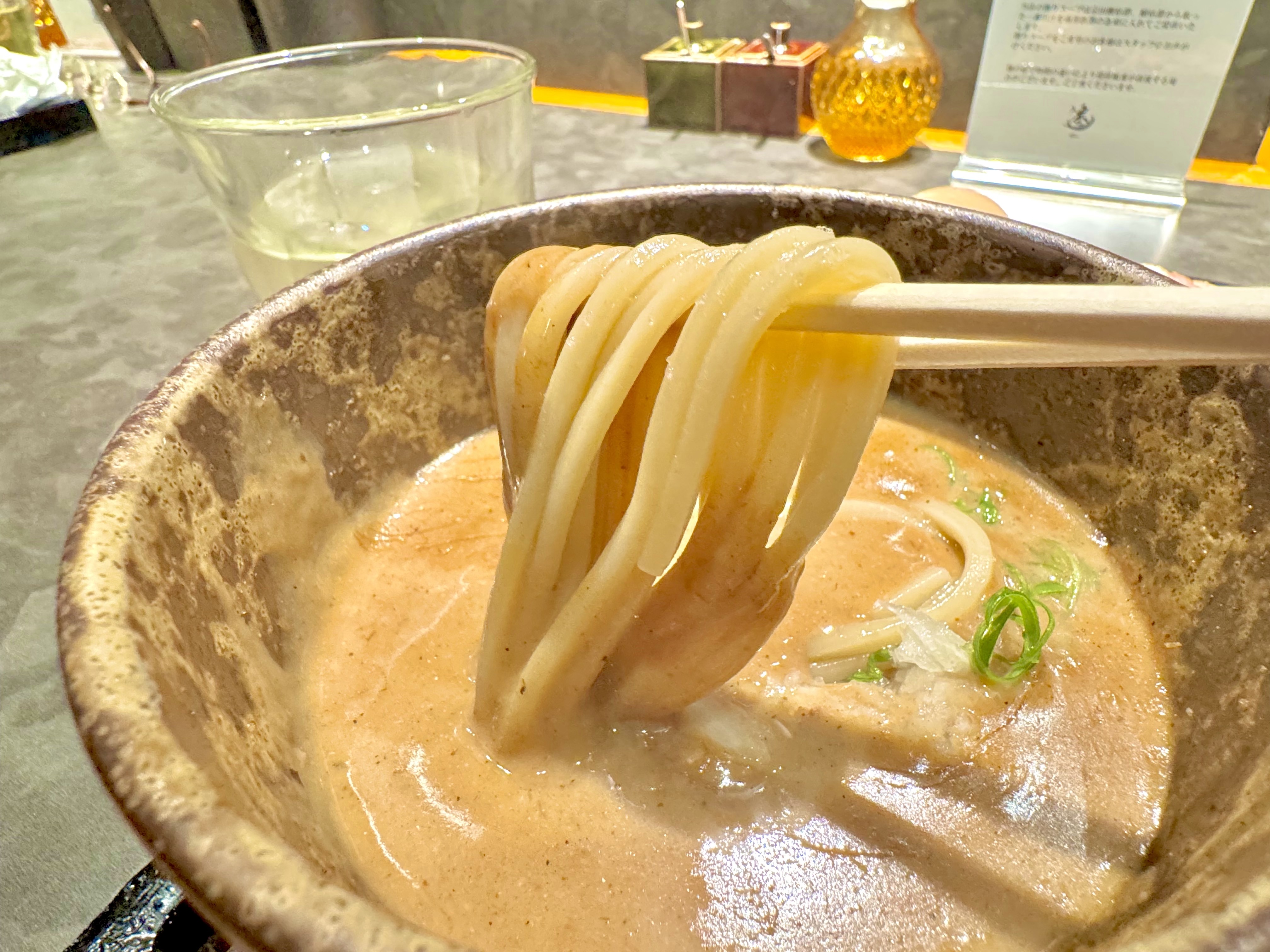 ドロドロ麺に絡むつけ汁