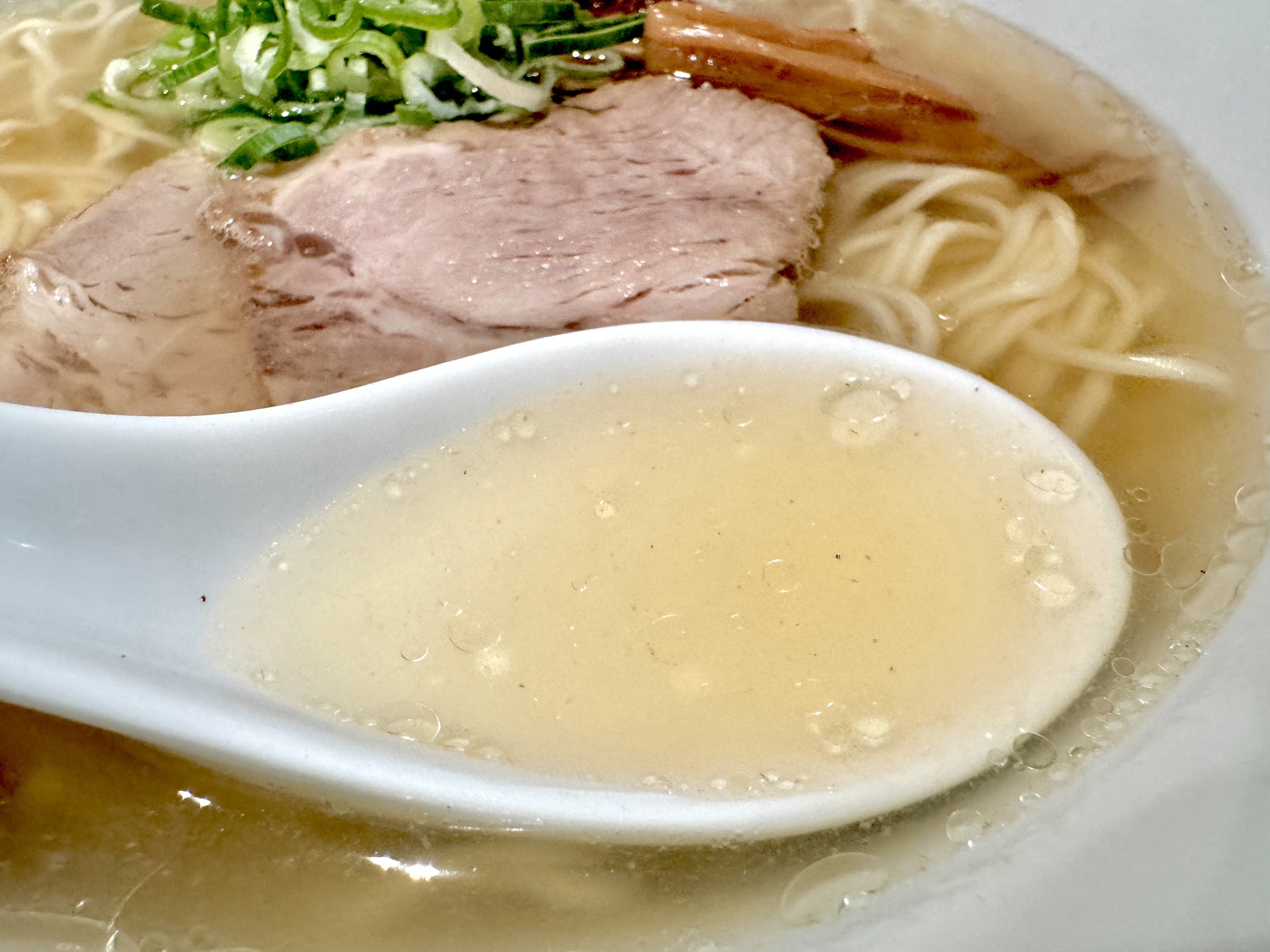 澄んだ鶏塩スープ