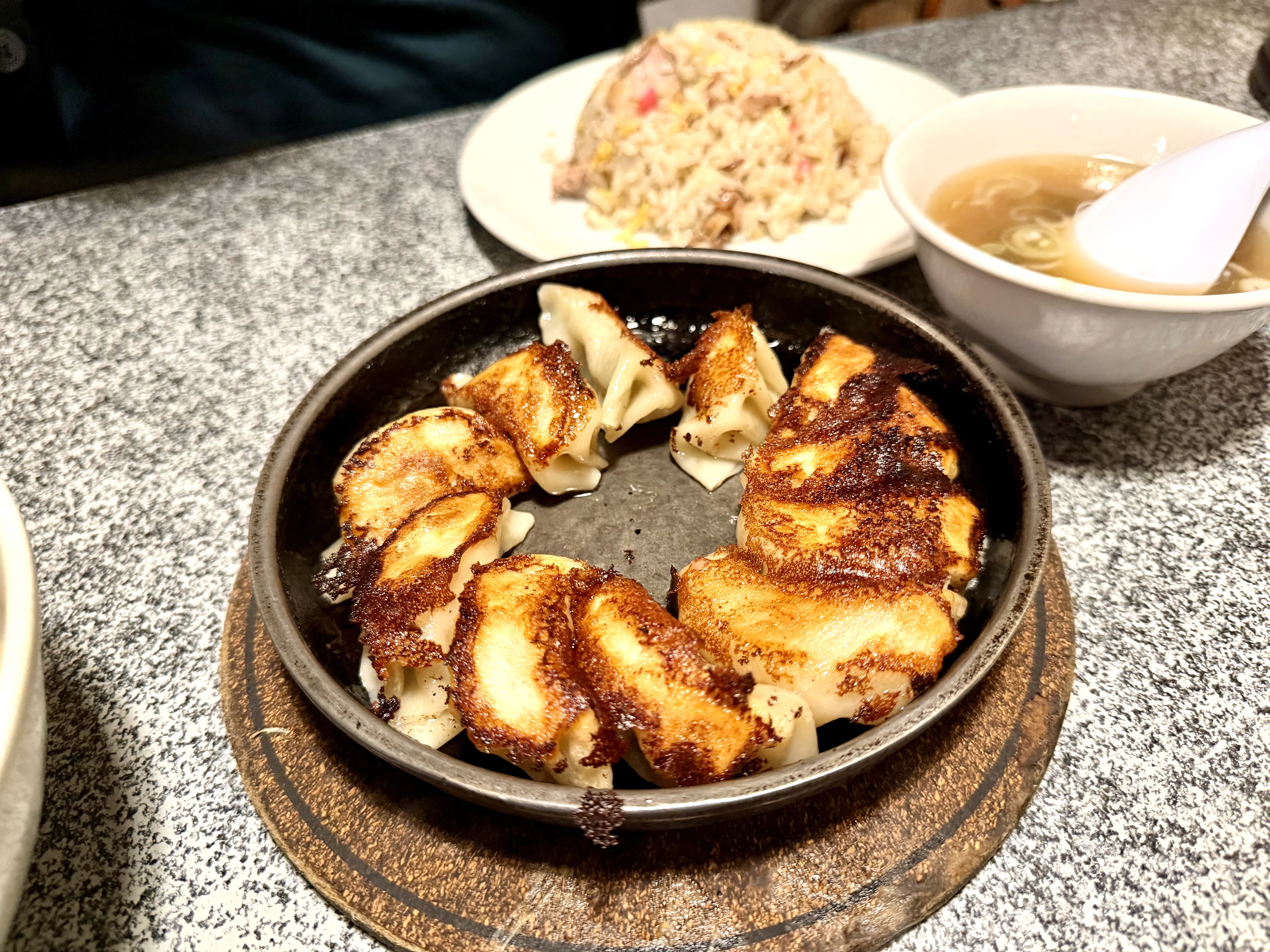 鉄鍋餃子