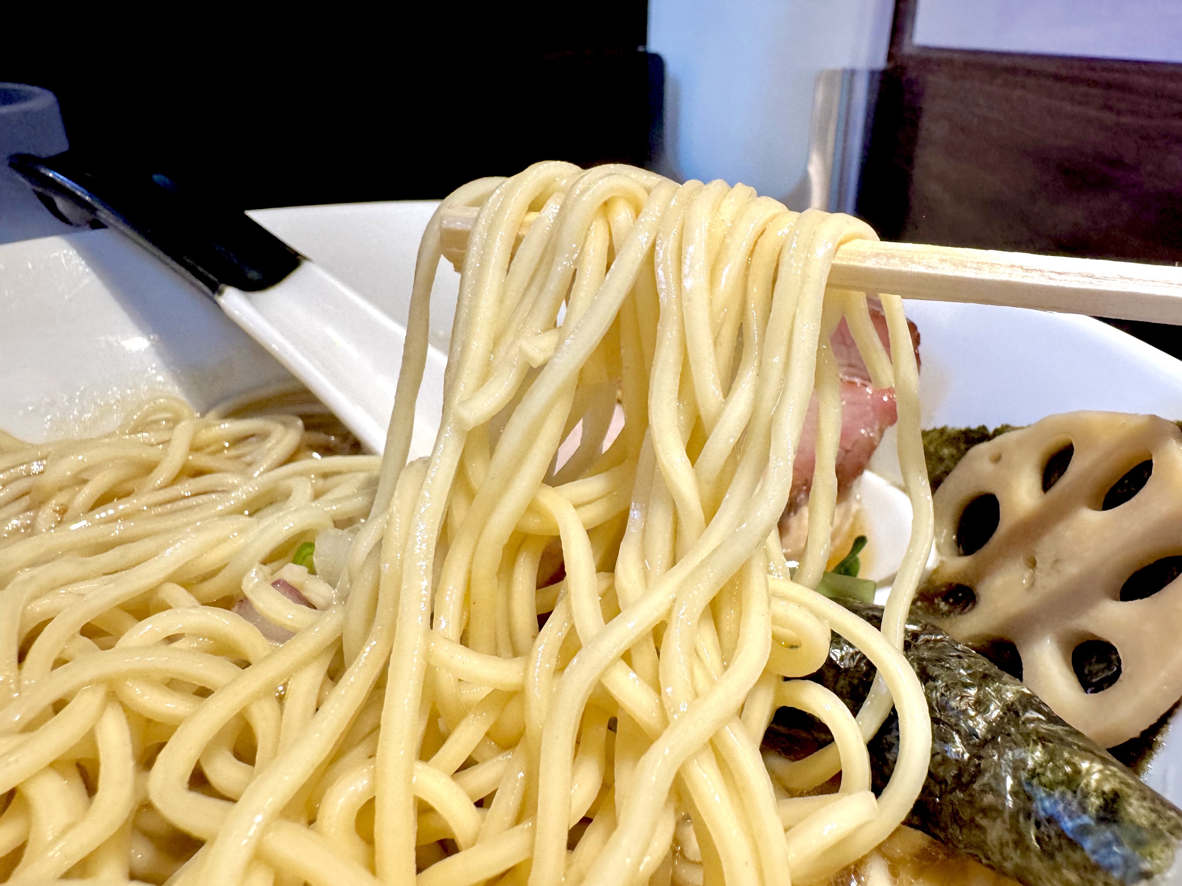 中細のパツっと麺
