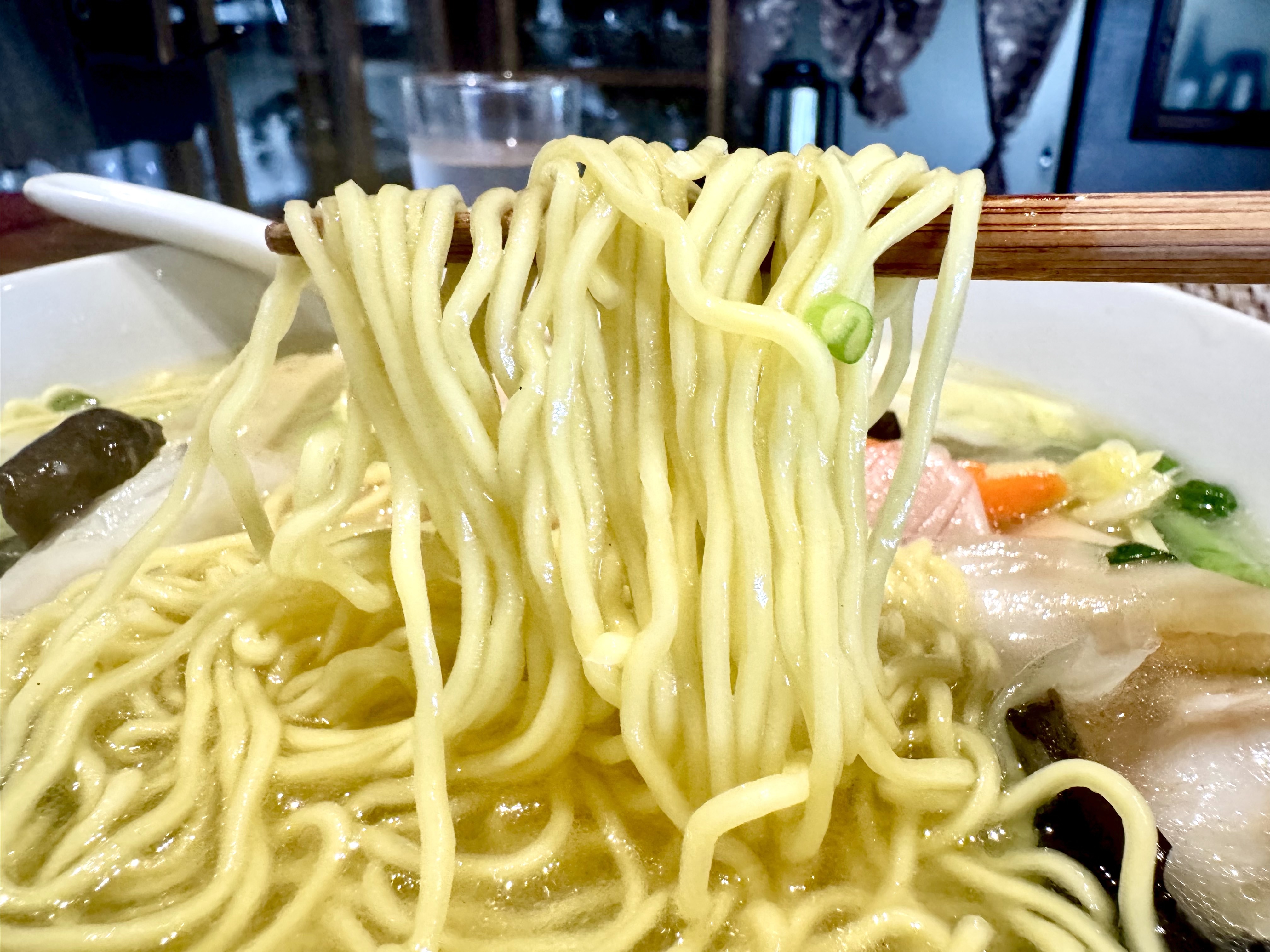 中細のストレート麺