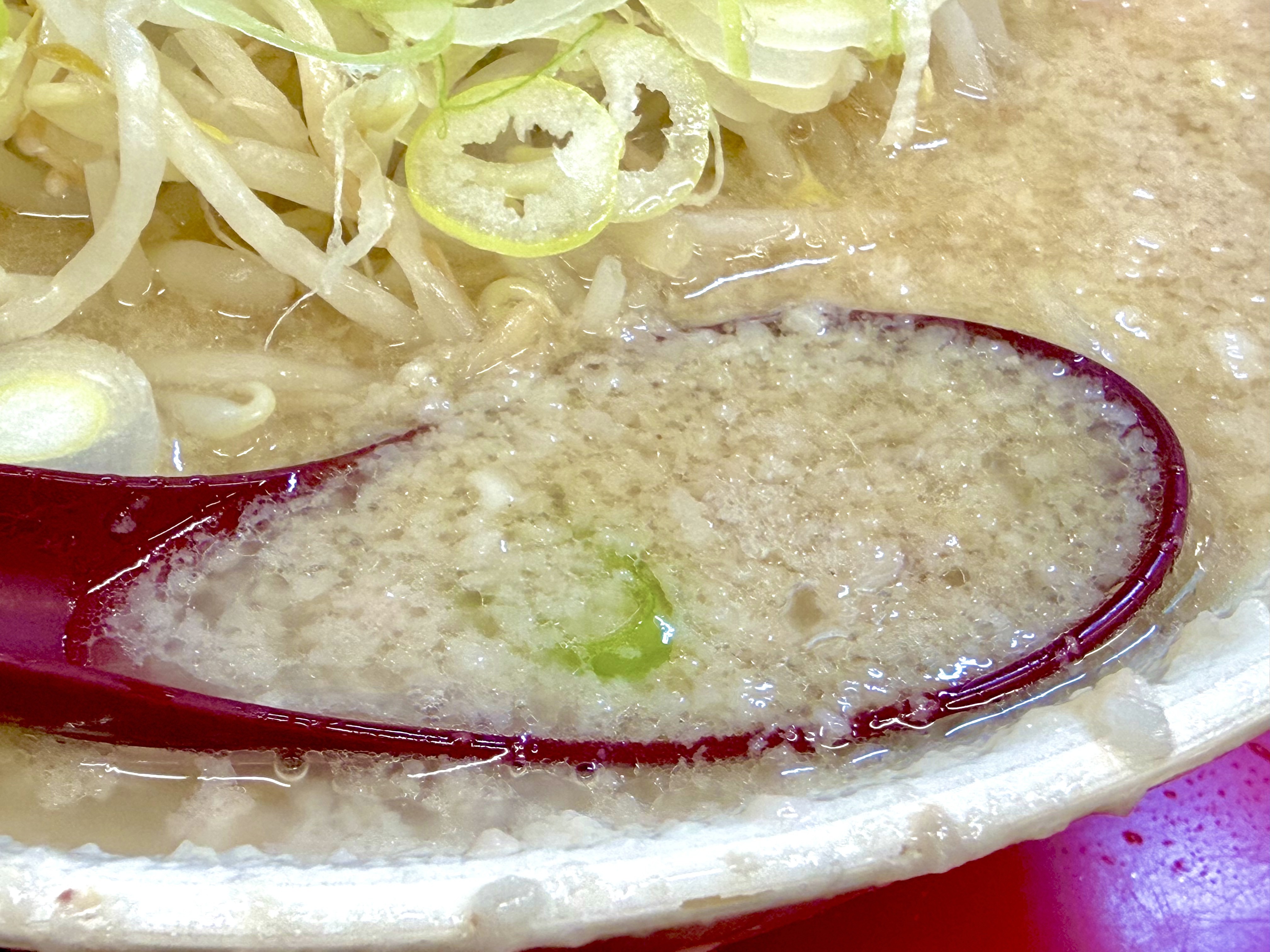 甘くて背脂濃度しっかりのスープ