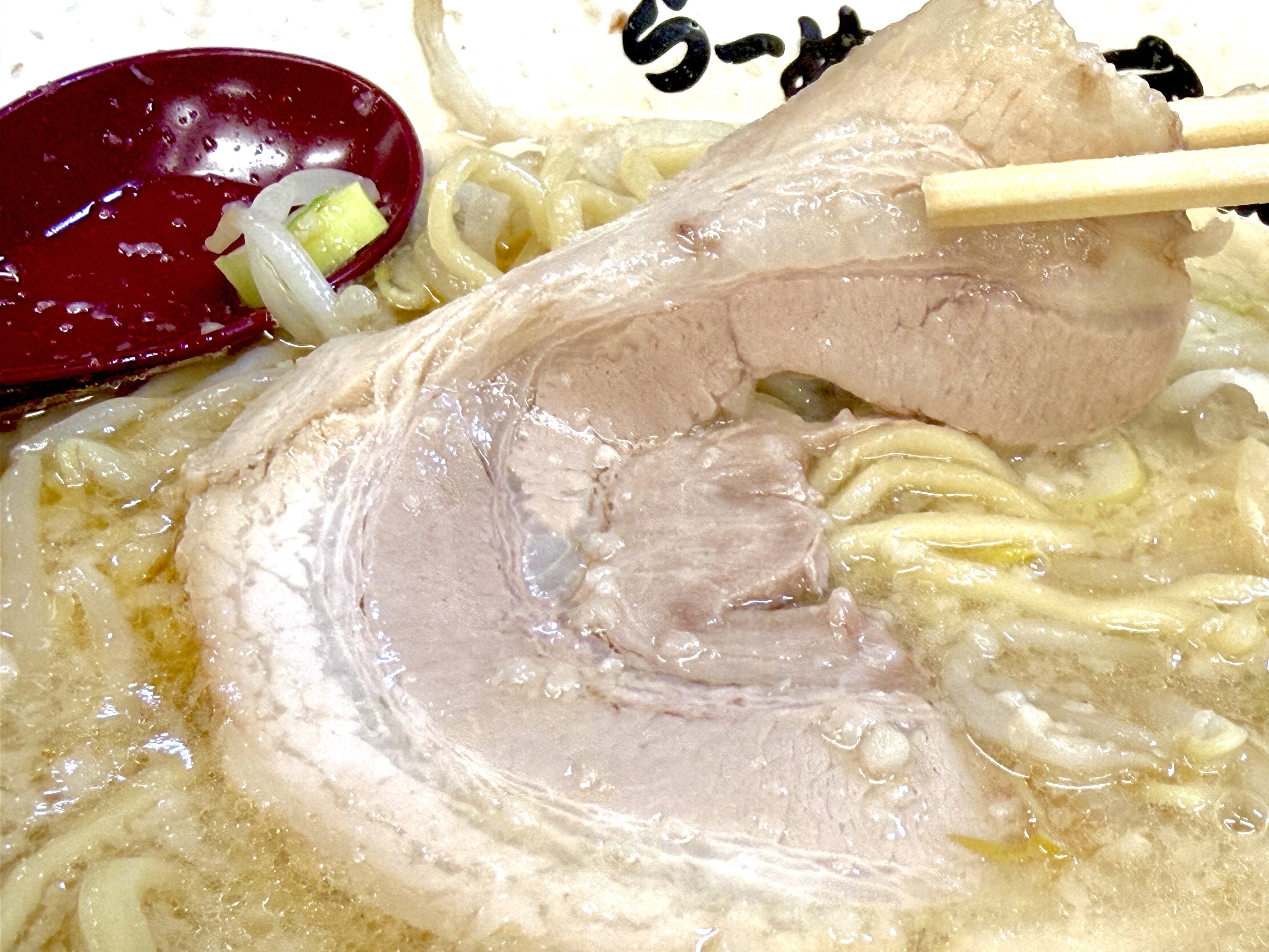 ラーメンのチャーシューのアップ