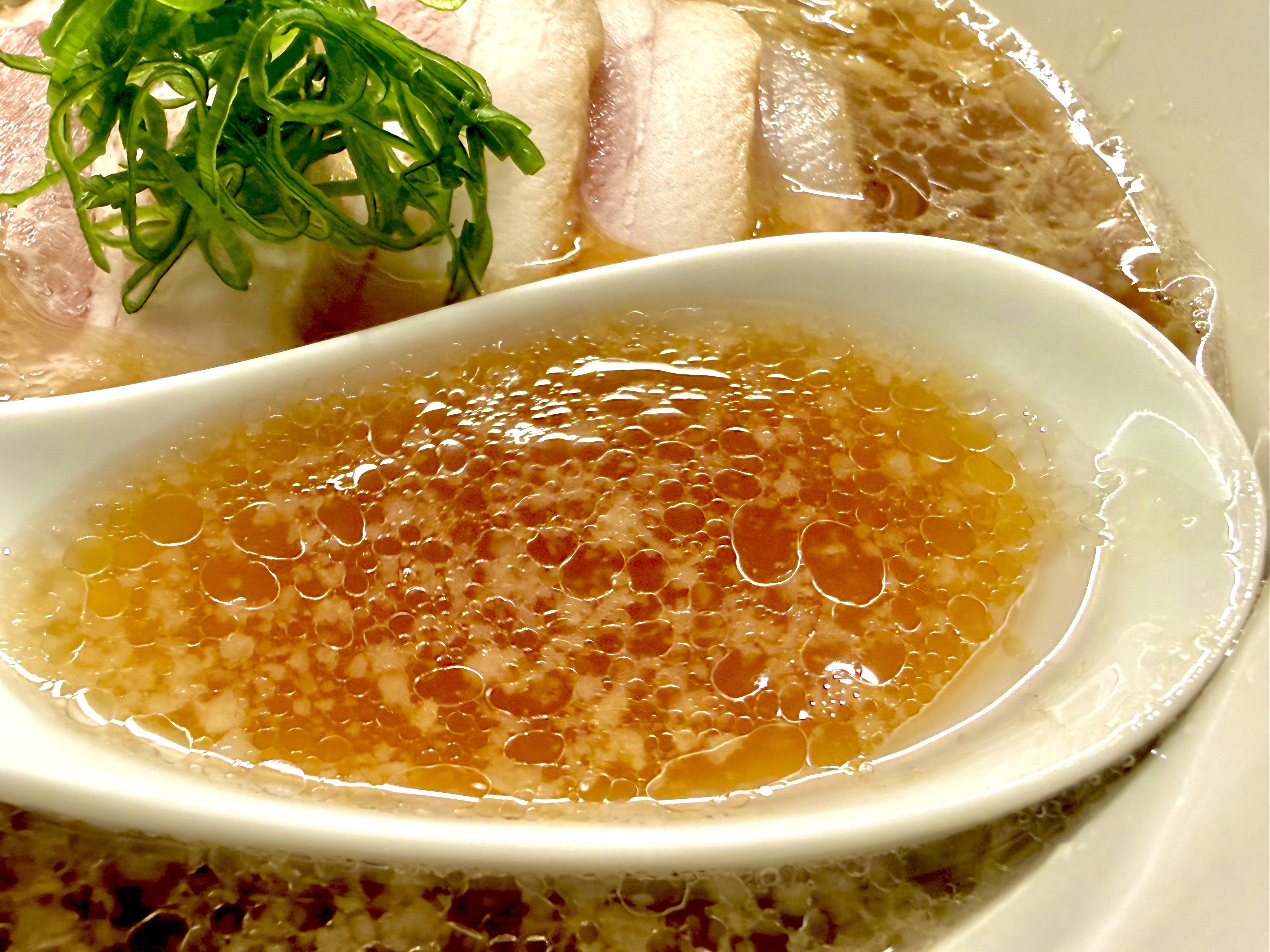 豚清湯の醤油スープ