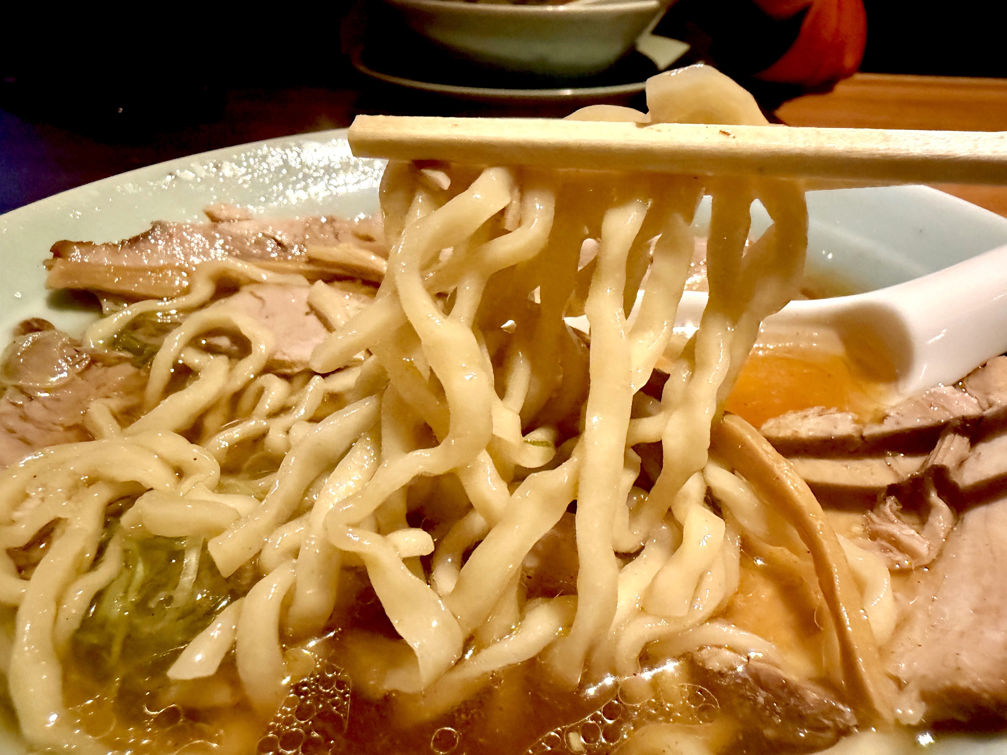 中華蕎麦 醤油の麺リフトアップ