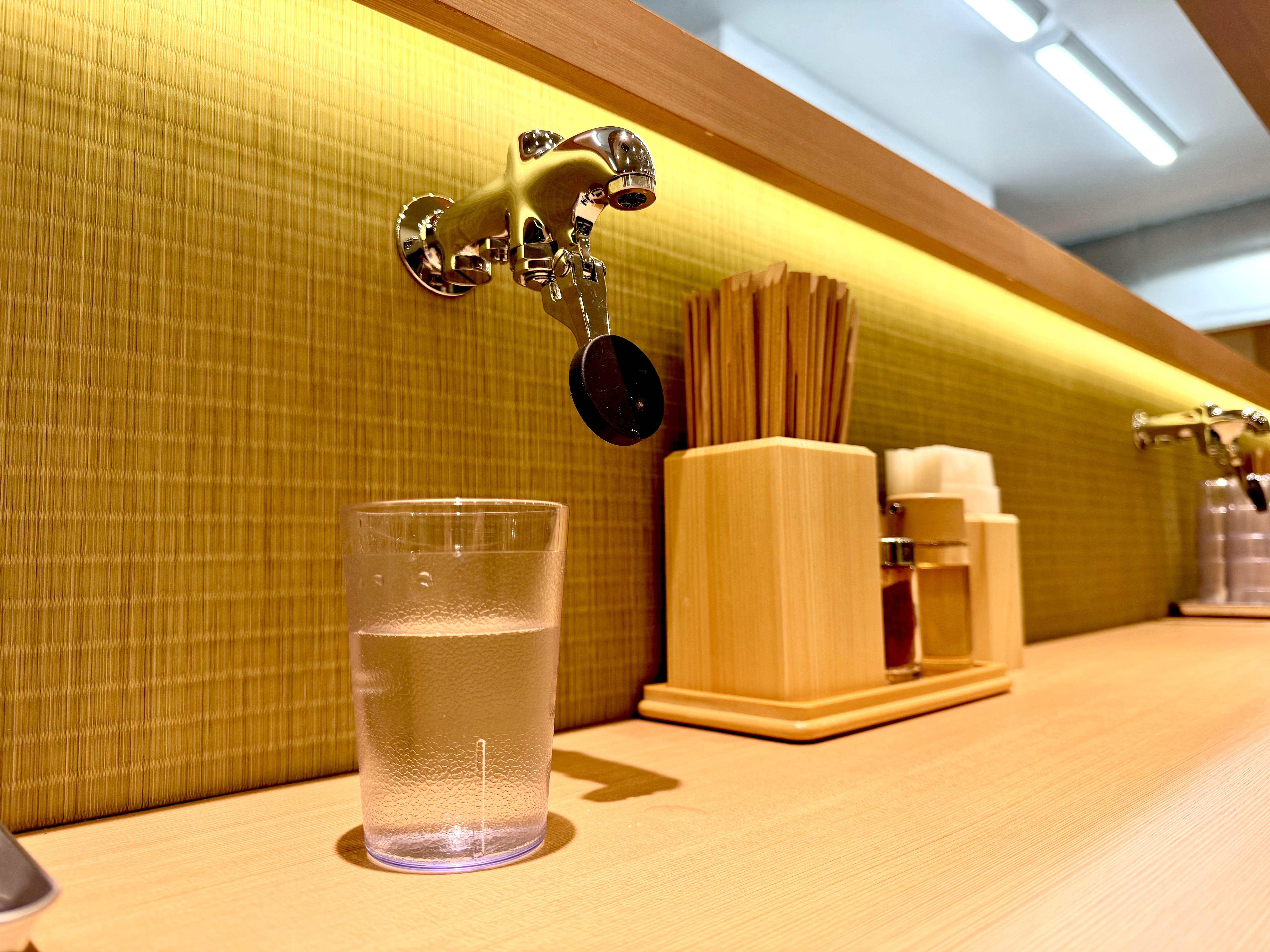 卓上の壁は畳・蛇口もある